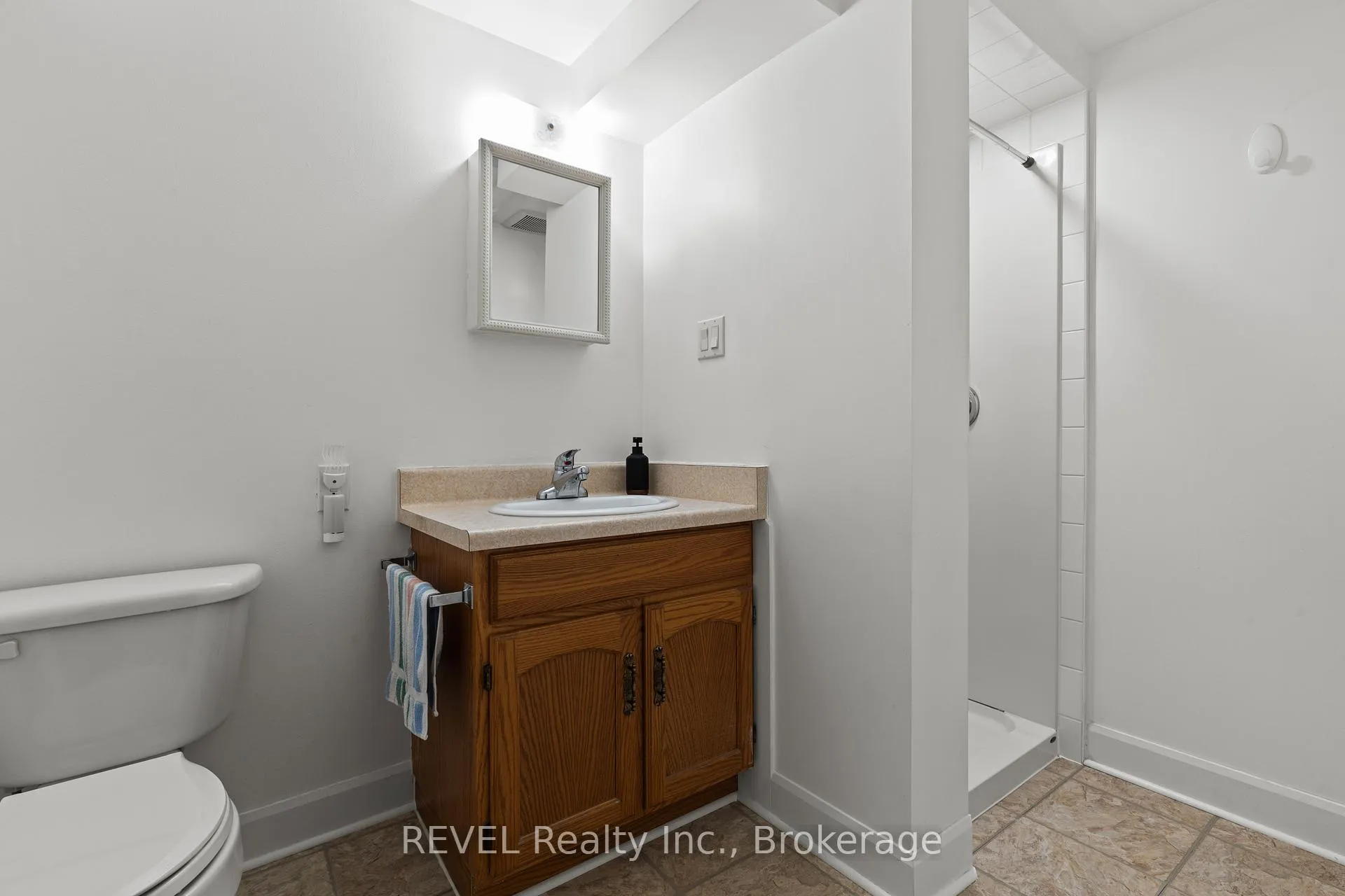 Photo 21 of 32 Thompson Avenue, Thorold, Thorold Downtown — HOMEH