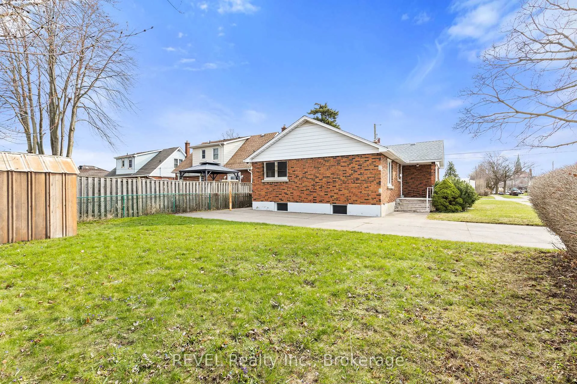Photo 25 of 32 Thompson Avenue, Thorold, Thorold Downtown — HOMEH