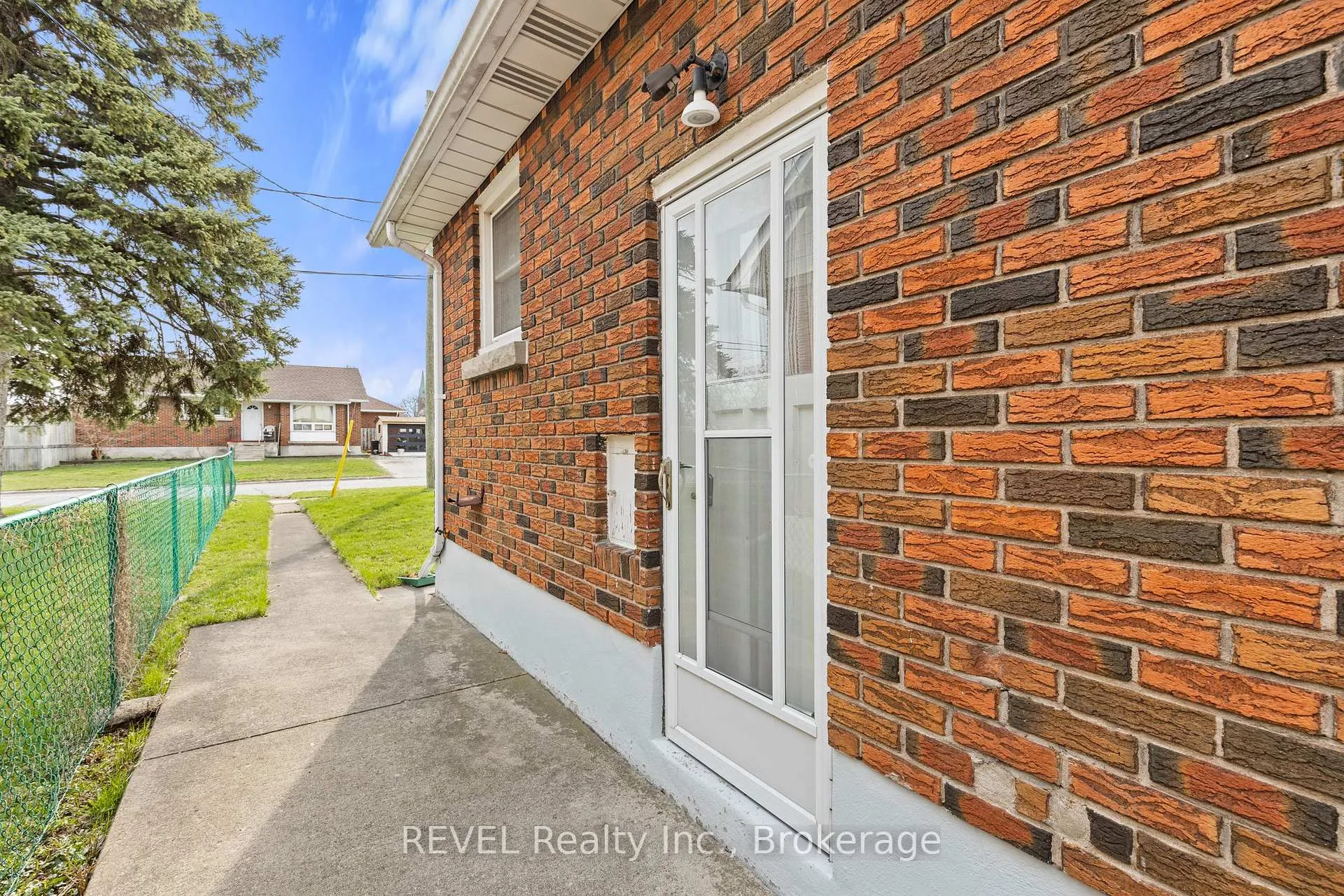 Photo 27 of 32 Thompson Avenue, Thorold, Thorold Downtown — HOMEH