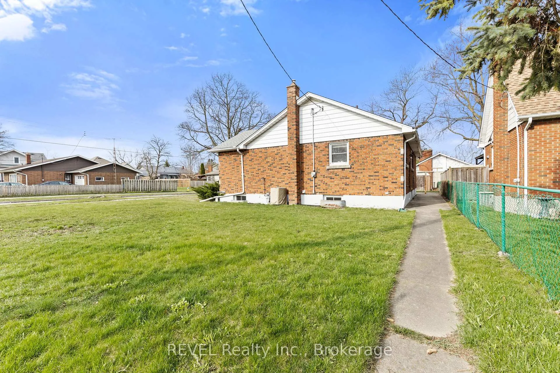 Photo 28 of 32 Thompson Avenue, Thorold, Thorold Downtown — HOMEH