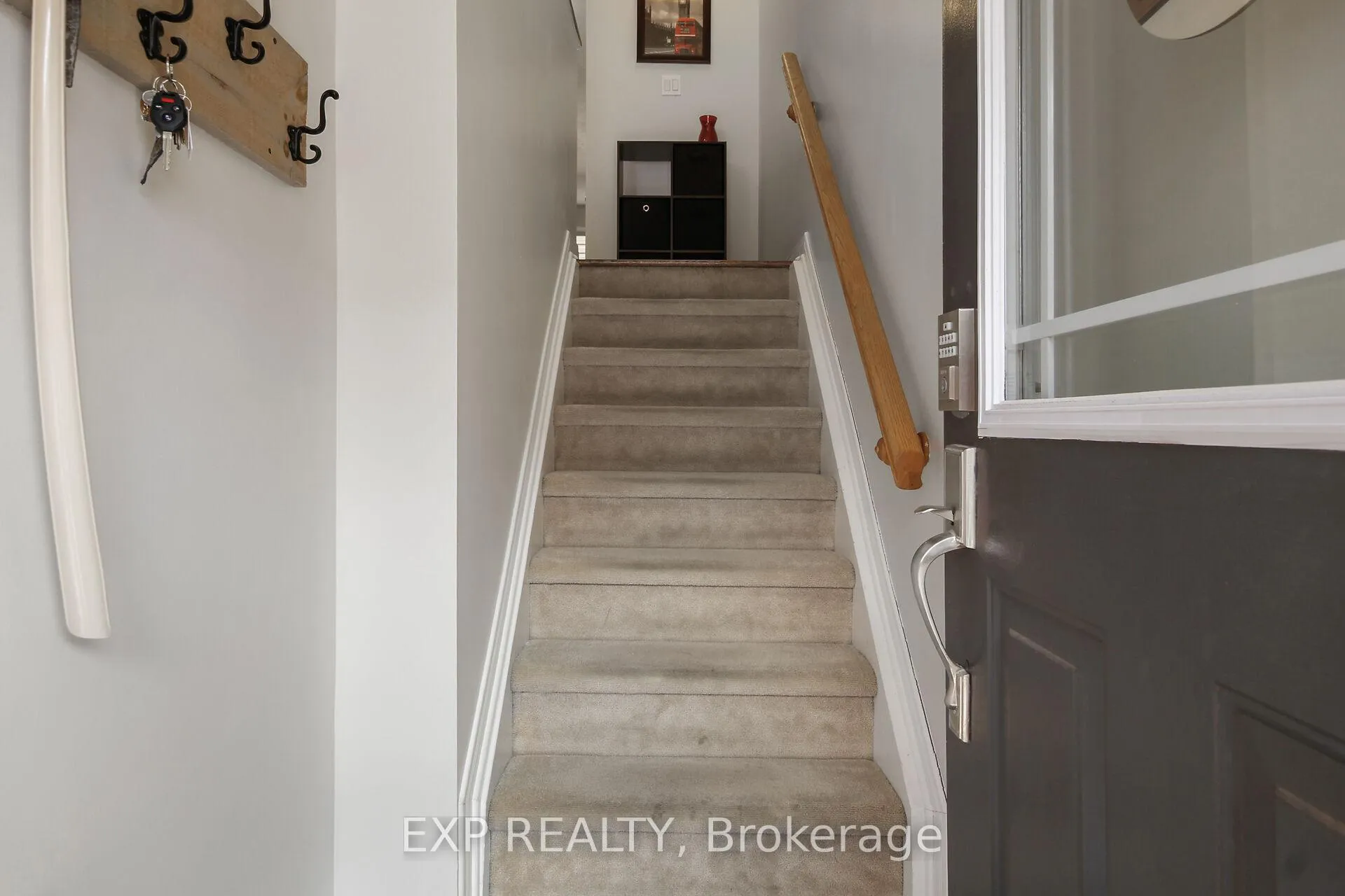 Photo 2 of 321 Wiffen Private, Ottawa, Westcliffe Estates — HOMEH