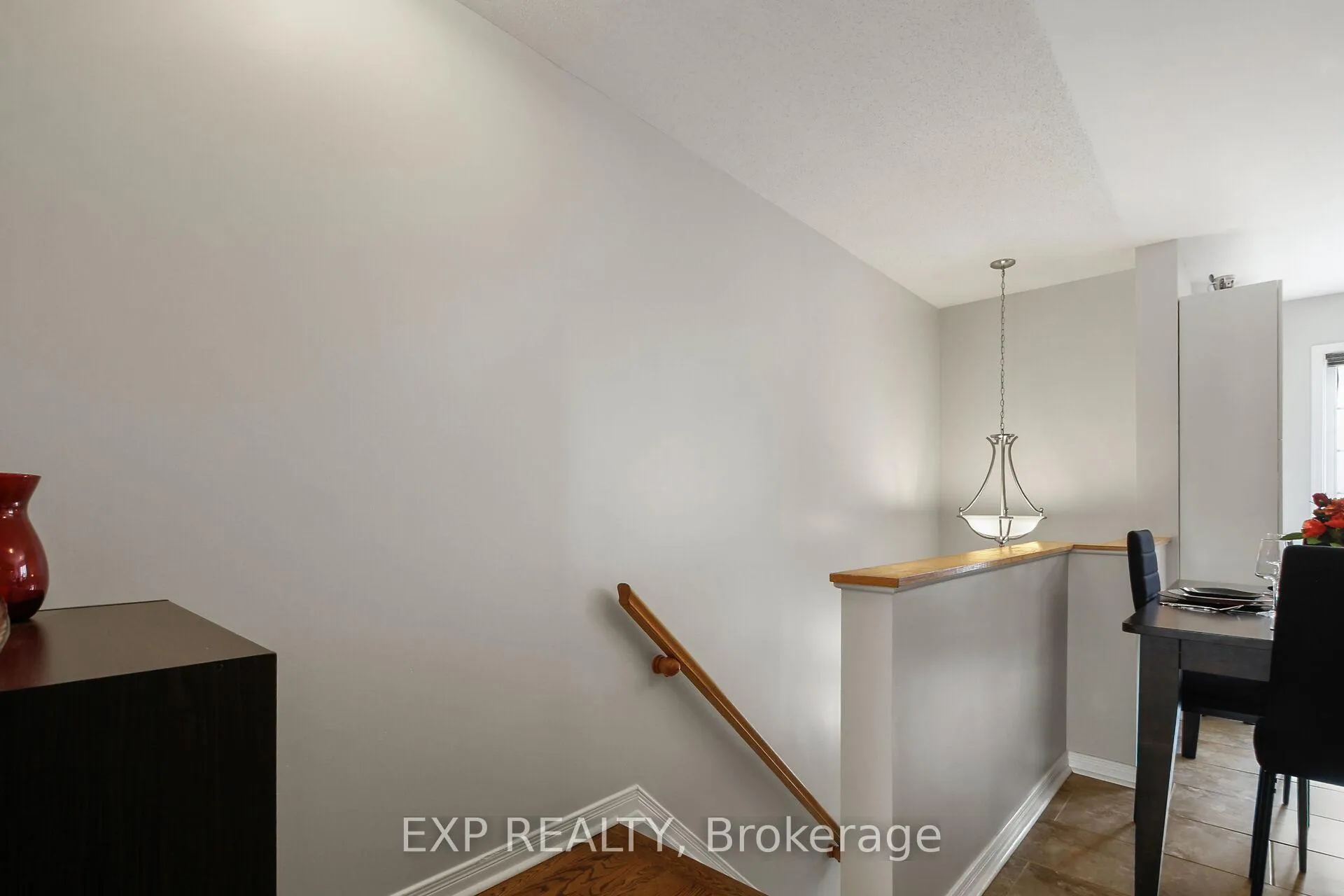 Photo 3 of 321 Wiffen Private, Ottawa, Westcliffe Estates — HOMEH