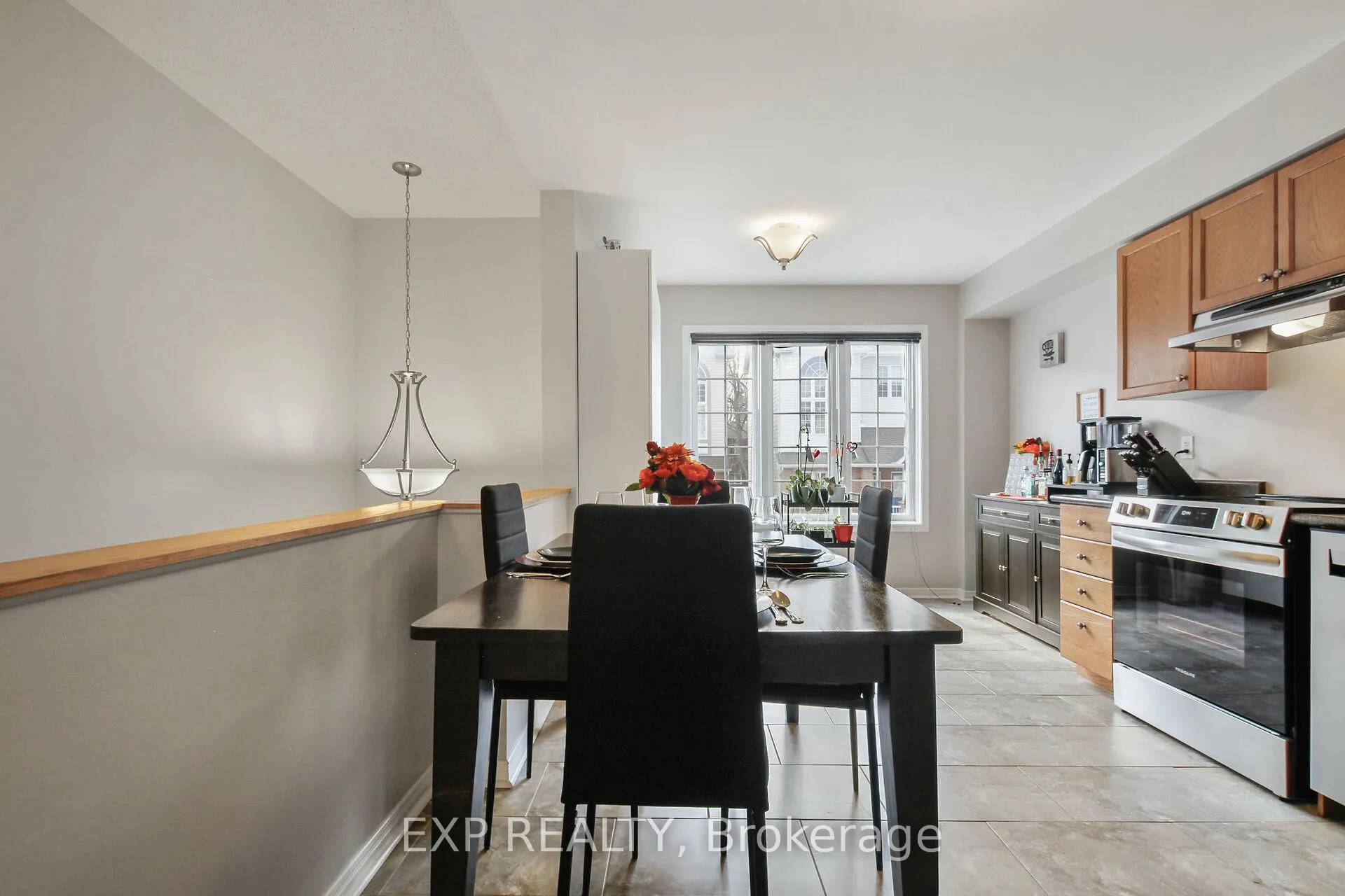Photo 5 of 321 Wiffen Private, Ottawa, Westcliffe Estates — HOMEH
