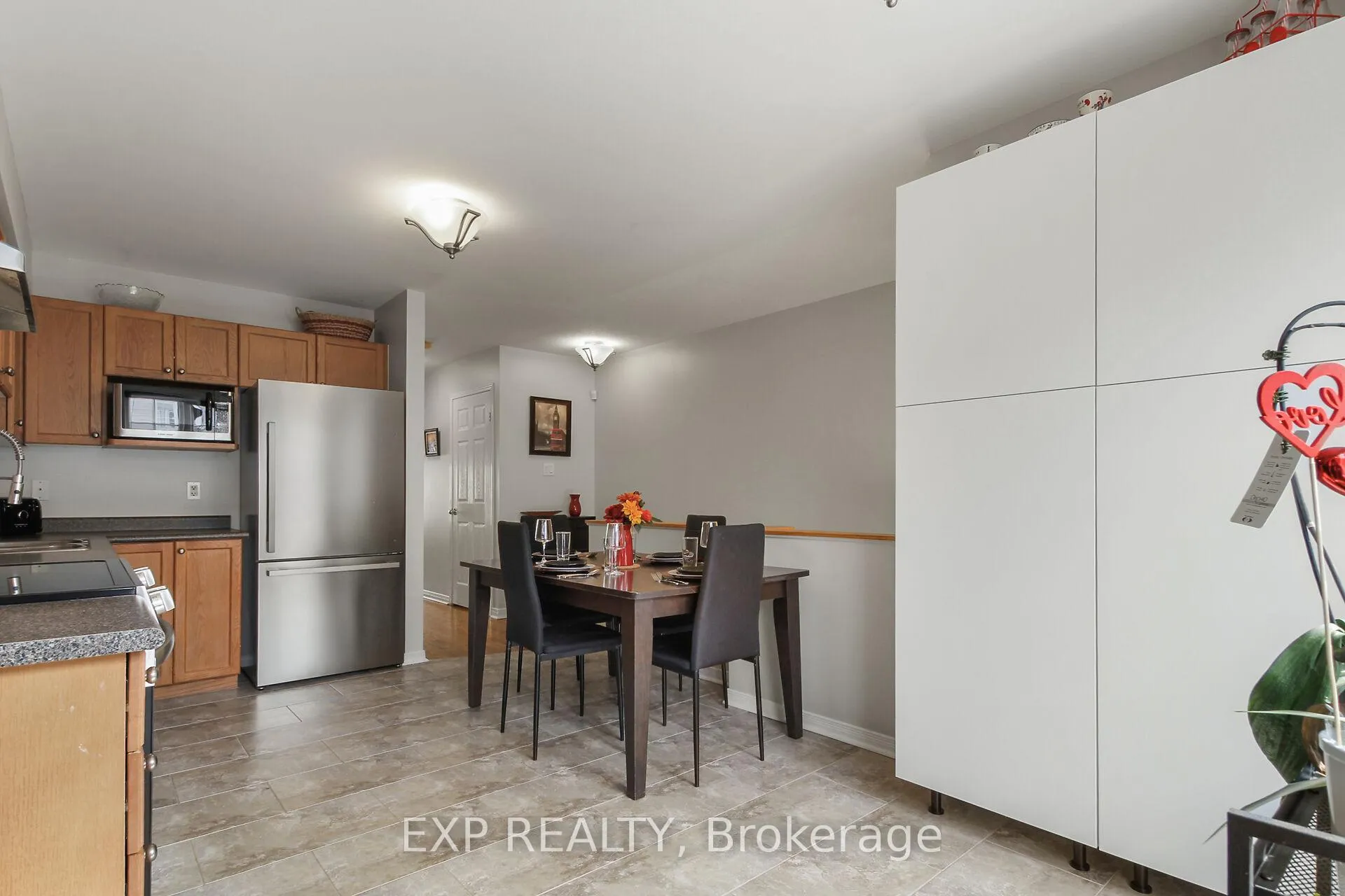 Photo 10 of 321 Wiffen Private, Ottawa, Westcliffe Estates — HOMEH
