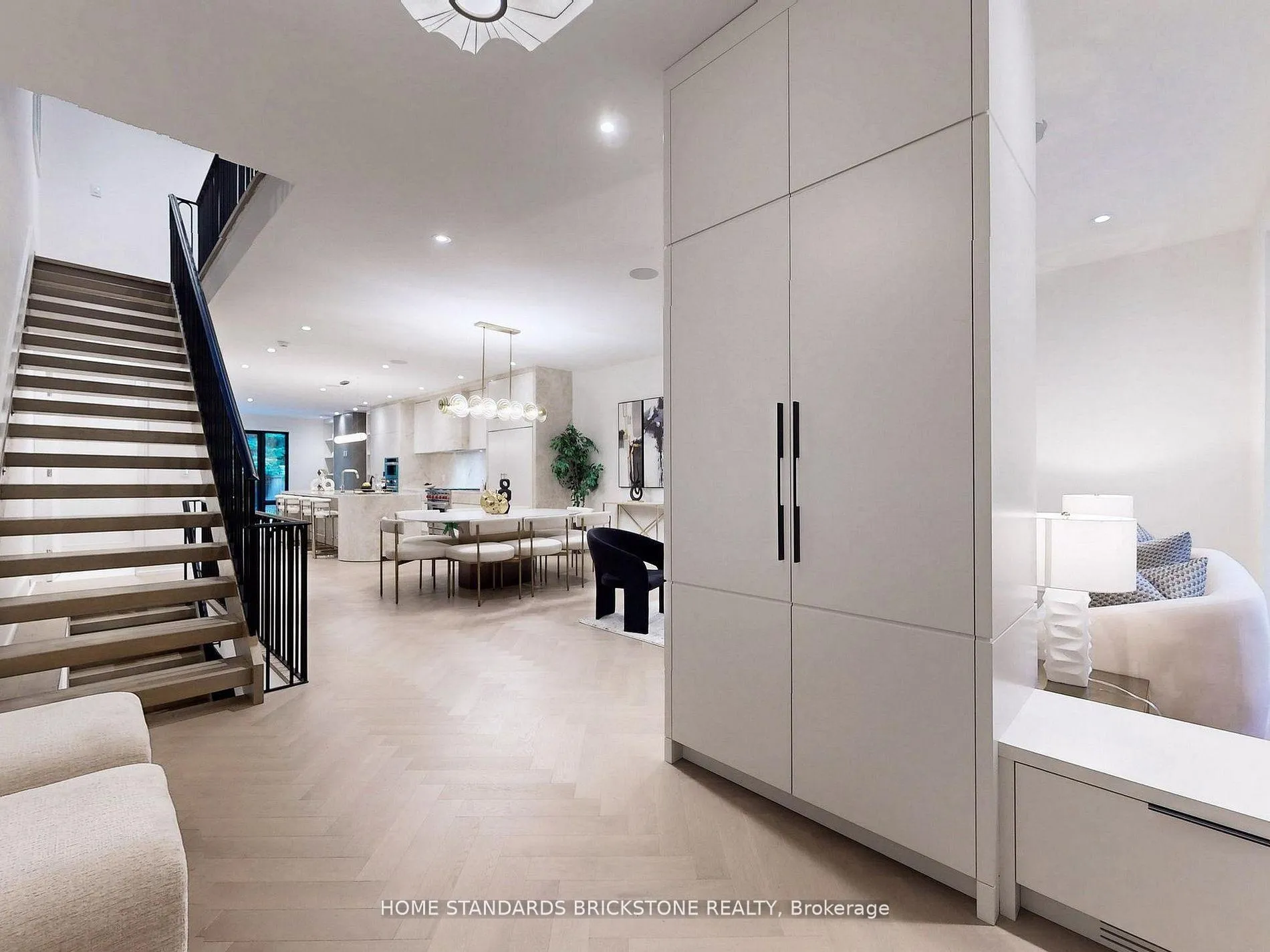 Photo 3 of 38 Elgin Avenue, Toronto, The Annex — HOMEH
