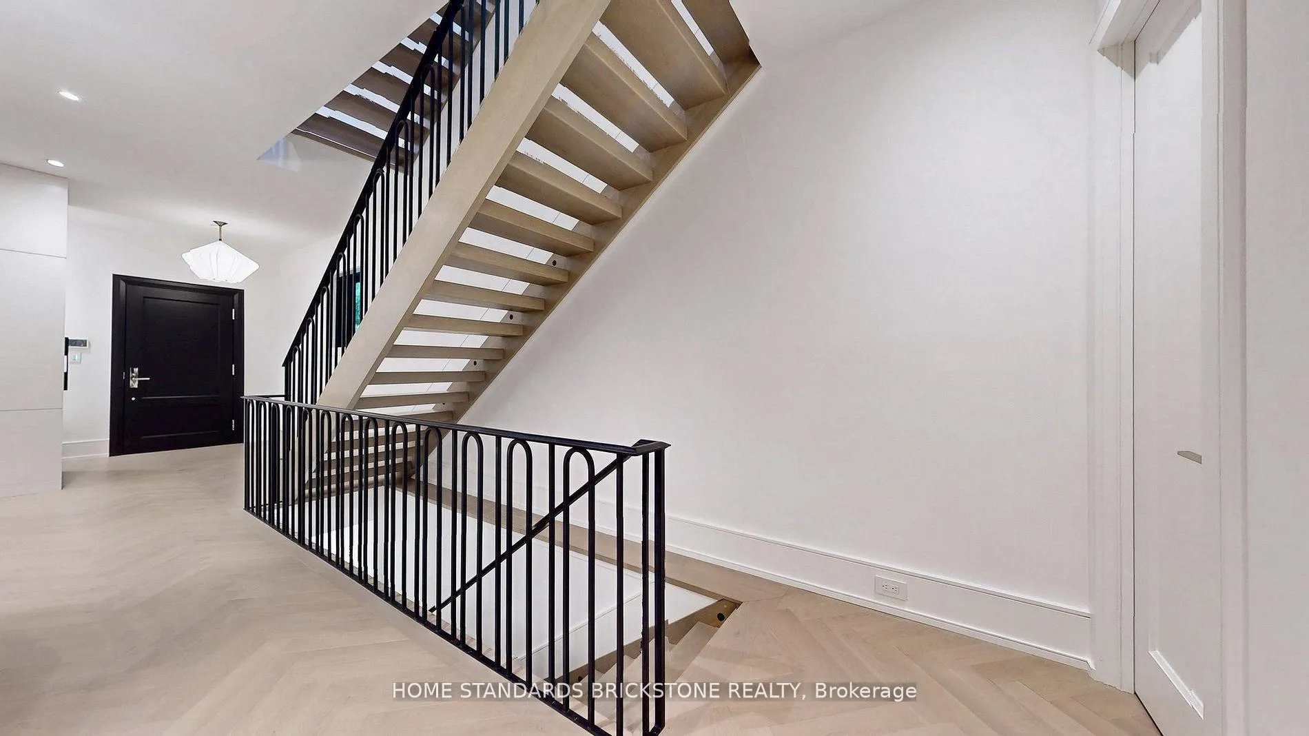 Photo 20 of 38 Elgin Avenue, Toronto, The Annex — HOMEH