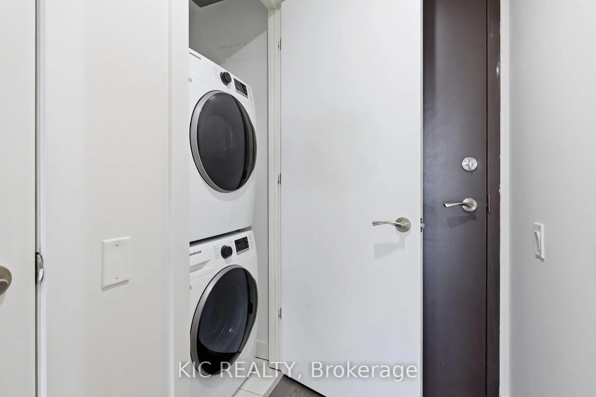 Photo 8 of Unit 408, 60 Haslett Avenue Road, Toronto, The Beaches — HOMEH