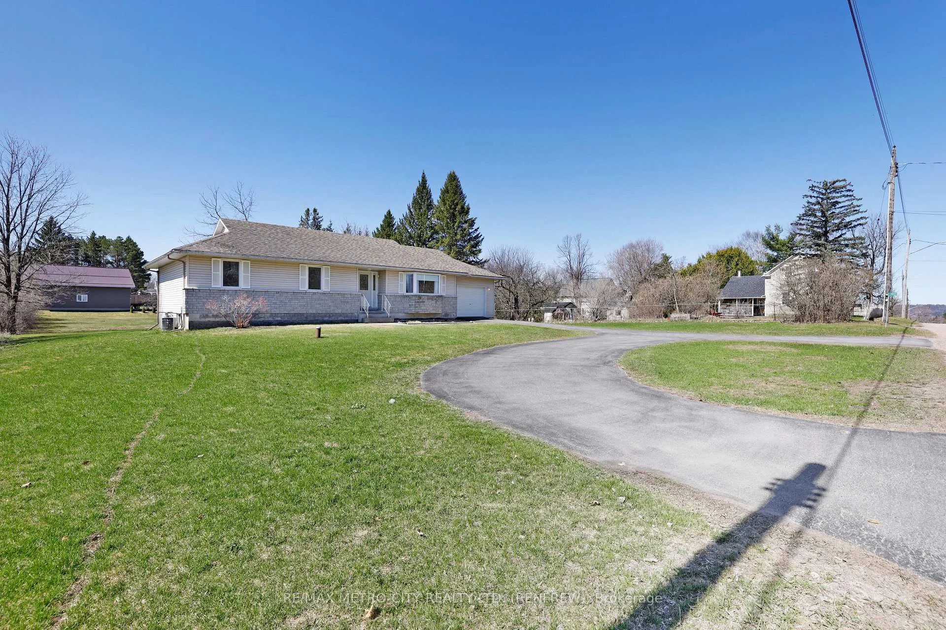 Photo 3 of 3805 Burnstown Road, Renfrew — HOMEH