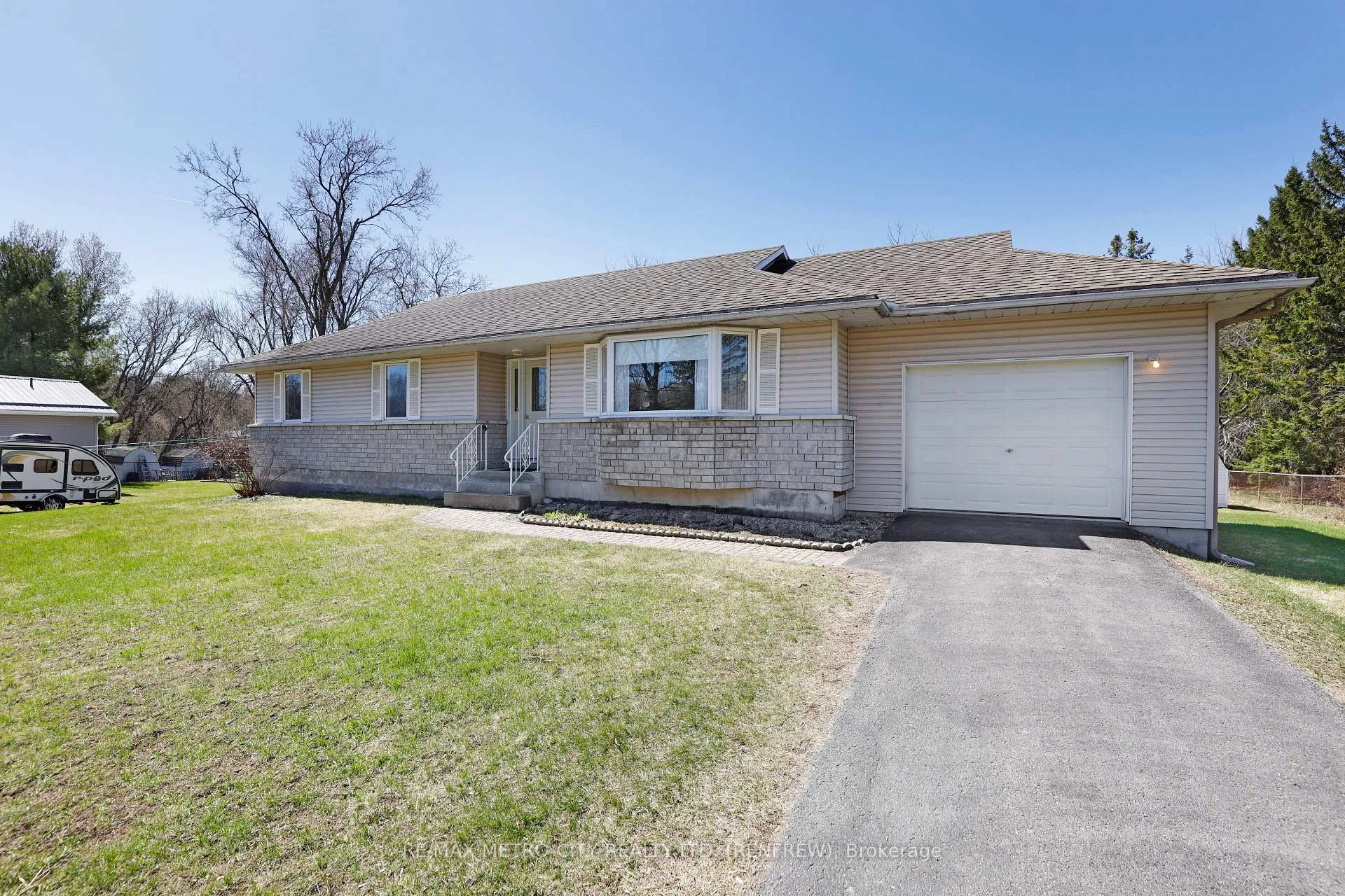 Photo 4 of 3805 Burnstown Road, Renfrew — HOMEH