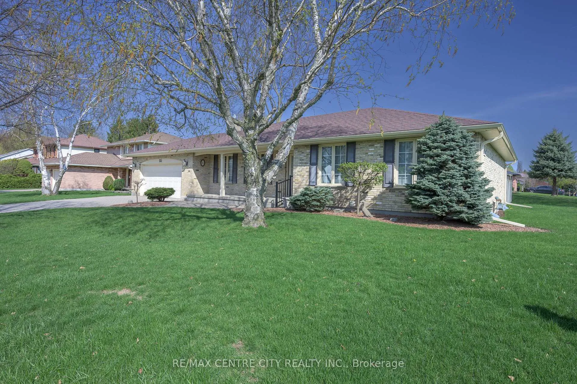 Photo 2 of 55 Pine Valley Drive, London, South N — HOMEH