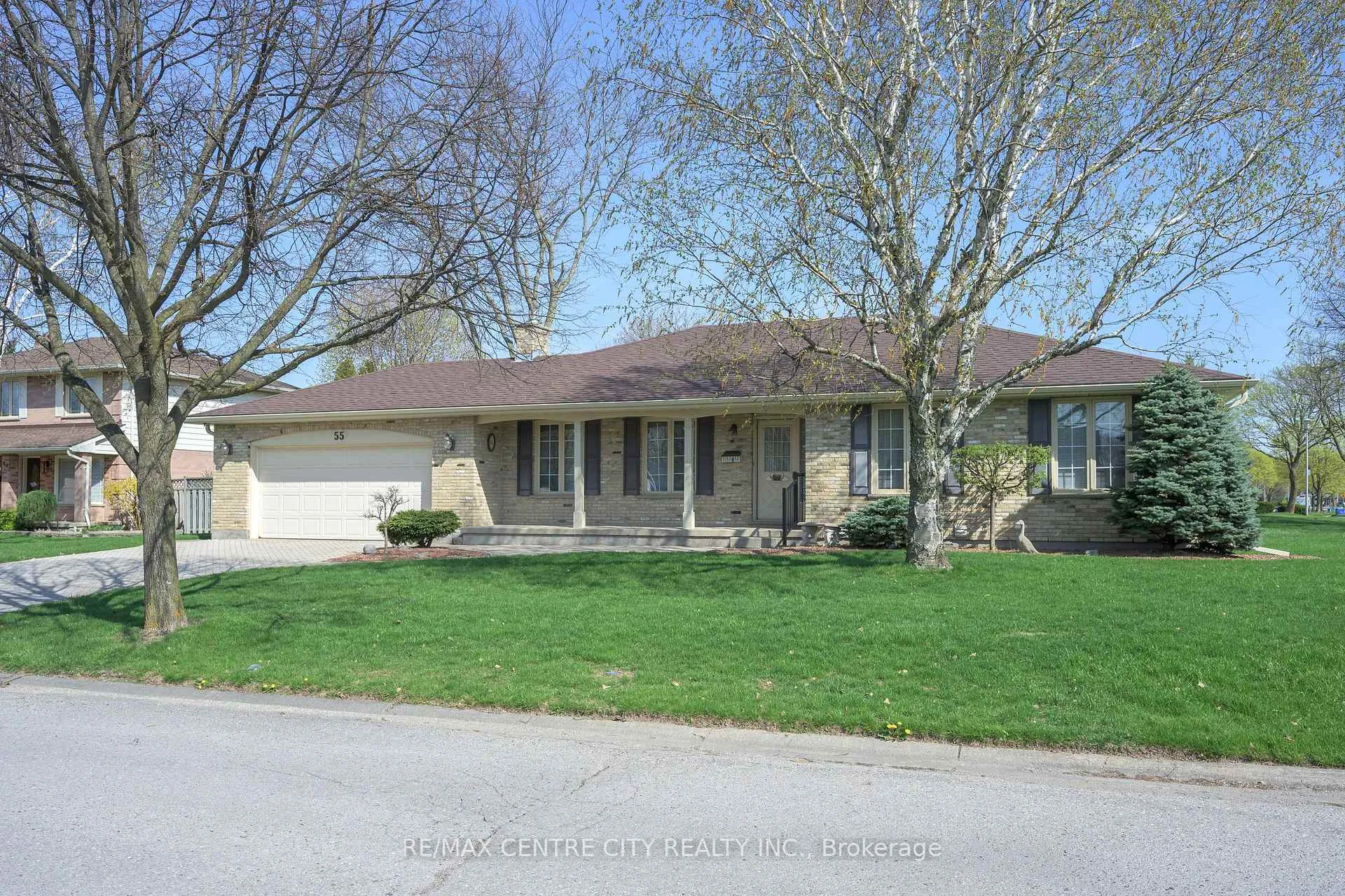 Photo 3 of 55 Pine Valley Drive, London, South N — HOMEH