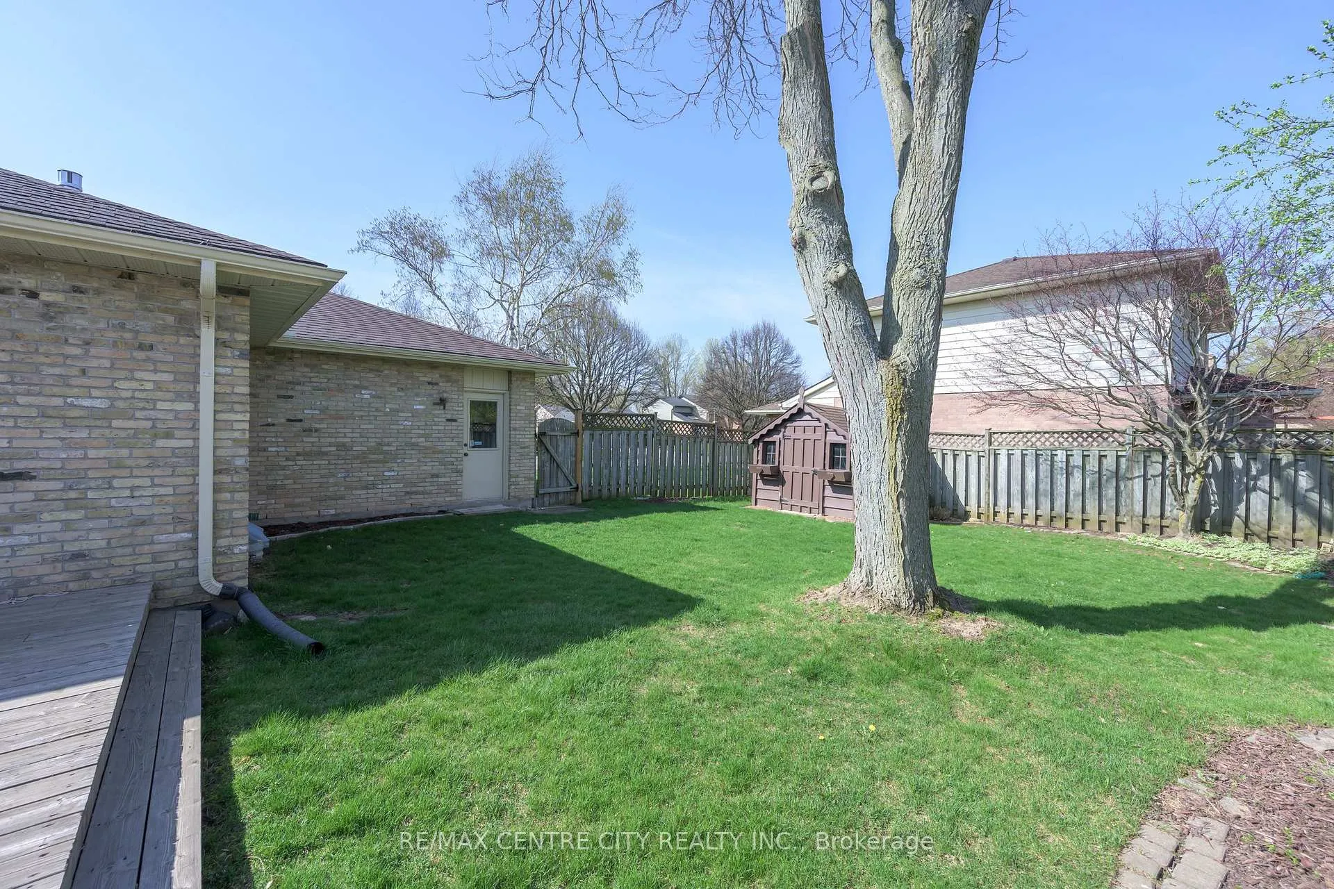 Photo 9 of 55 Pine Valley Drive, London, South N — HOMEH