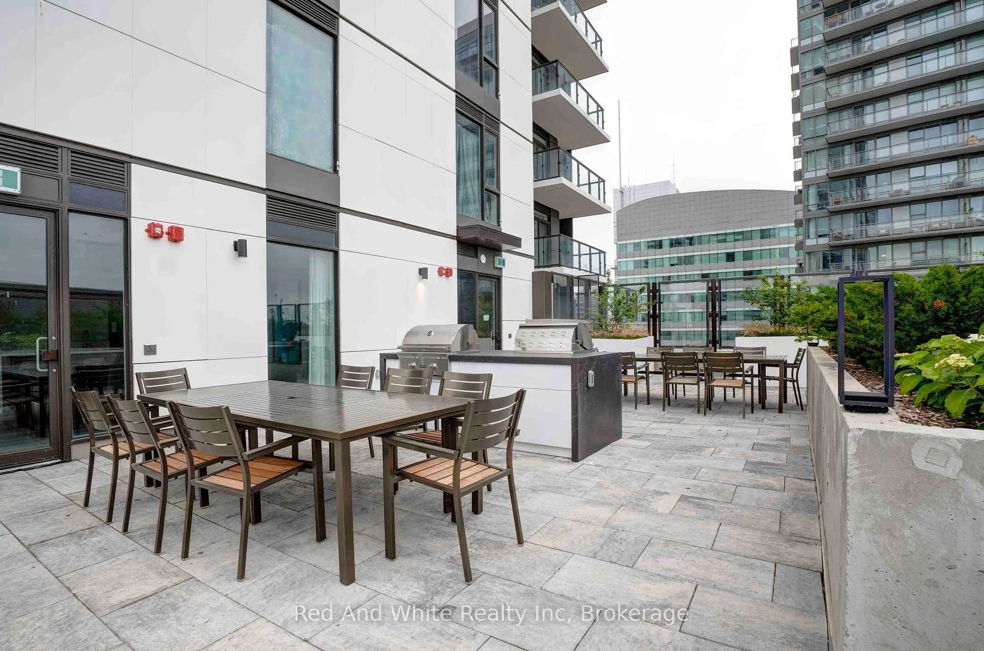 Photo 12 of Unit 803, 55 Duke Street W, Kitchener, City Commercial Core — HOMEH
