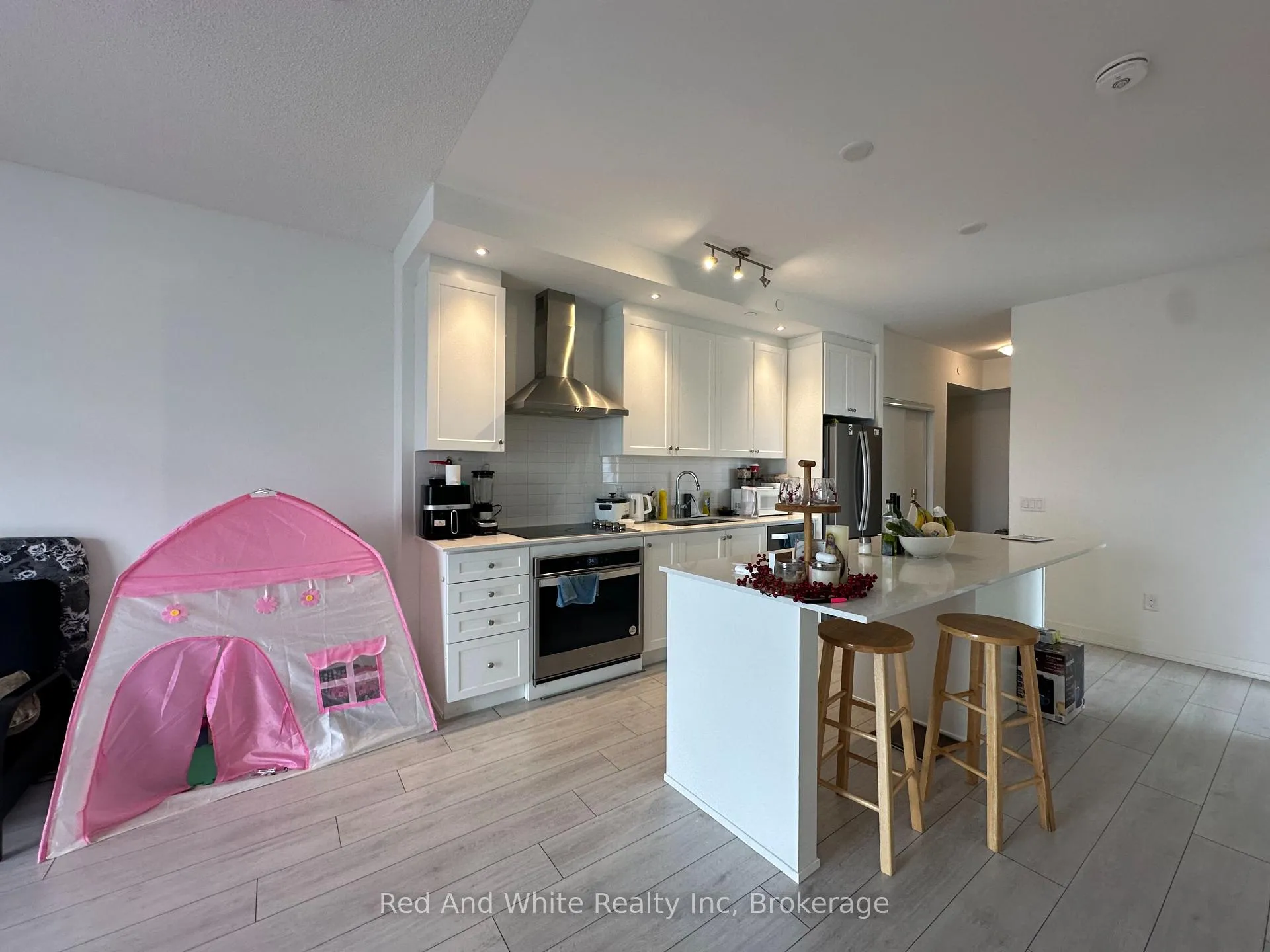 Photo 33 of Unit 803, 55 Duke Street W, Kitchener, City Commercial Core — HOMEH