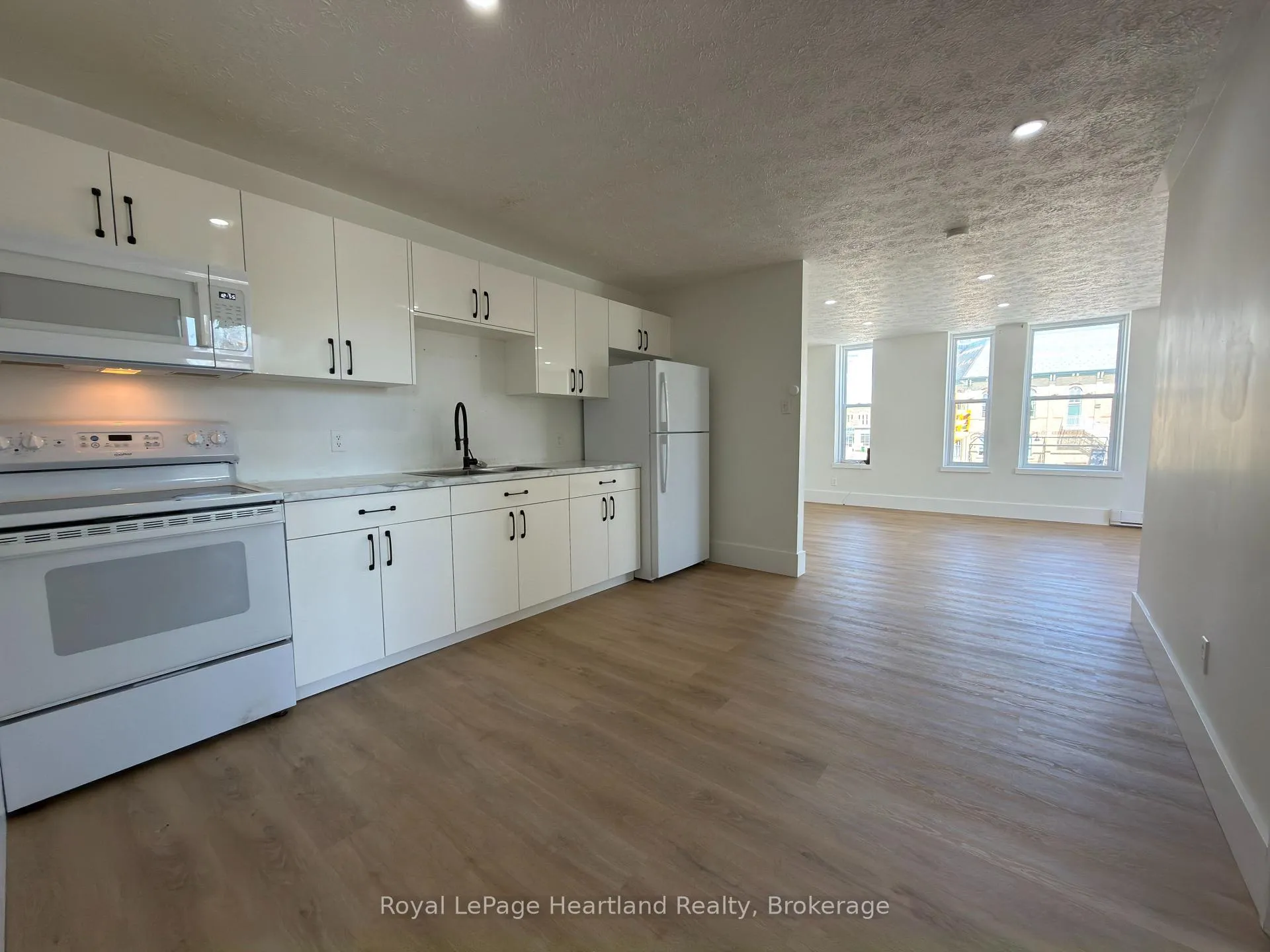 Photo 3 of Unit 3, 6 Isaac Street, Central Huron, Clinton — HOMEH