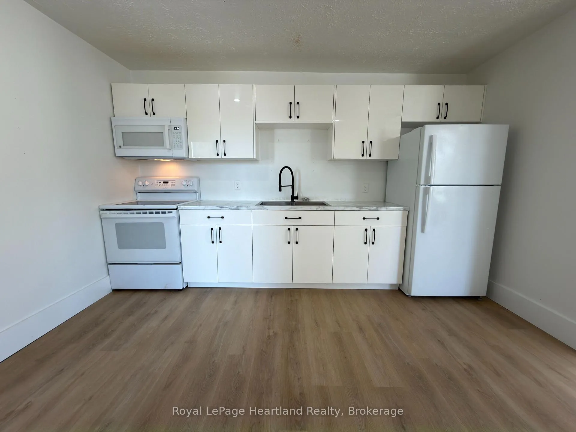 Photo 4 of Unit 3, 6 Isaac Street, Central Huron, Clinton — HOMEH