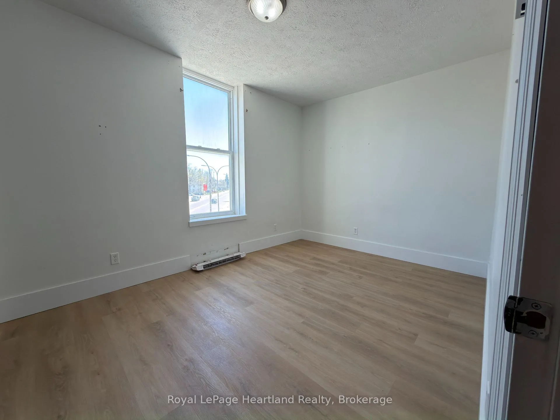 Photo 6 of Unit 3, 6 Isaac Street, Central Huron, Clinton — HOMEH