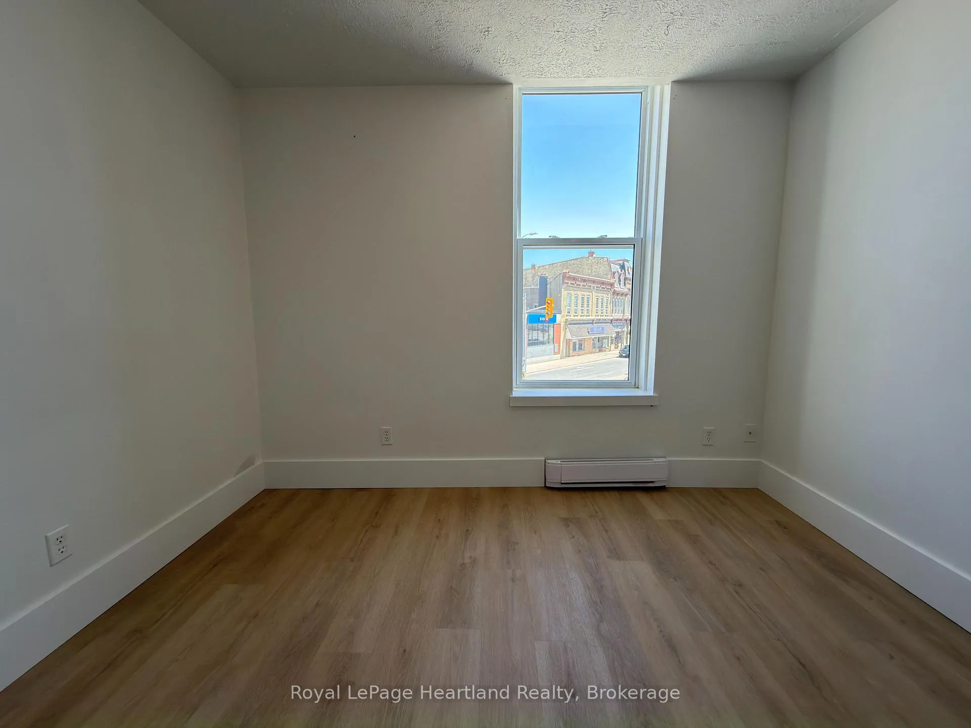 Photo 7 of Unit 3, 6 Isaac Street, Central Huron, Clinton — HOMEH