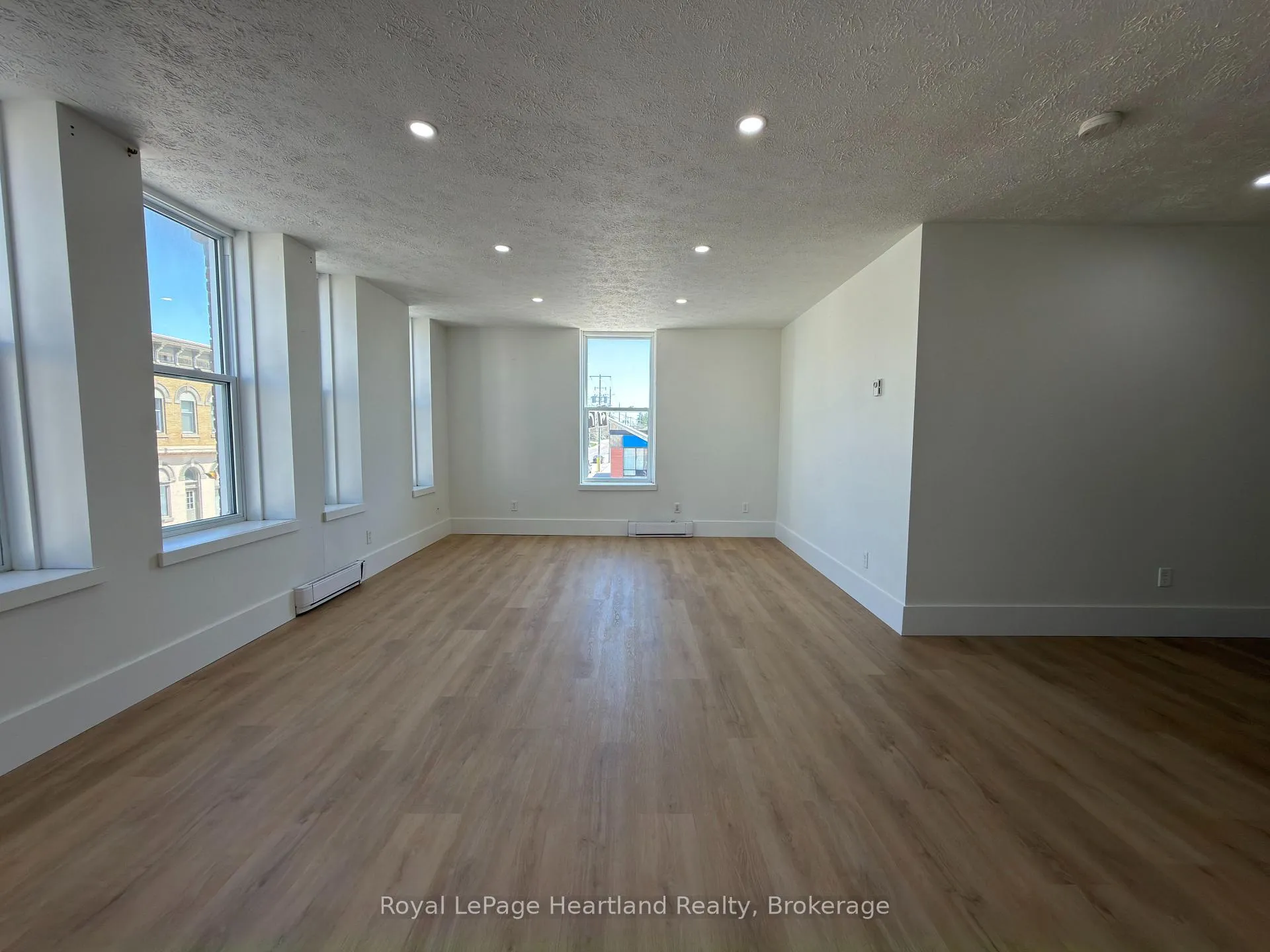 Photo 12 of Unit 3, 6 Isaac Street, Central Huron, Clinton — HOMEH
