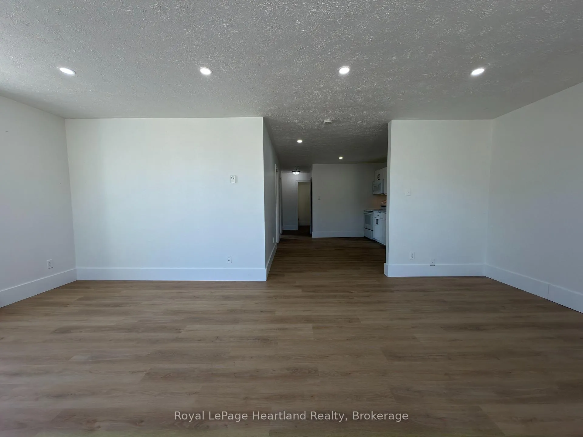 Photo 13 of Unit 3, 6 Isaac Street, Central Huron, Clinton — HOMEH