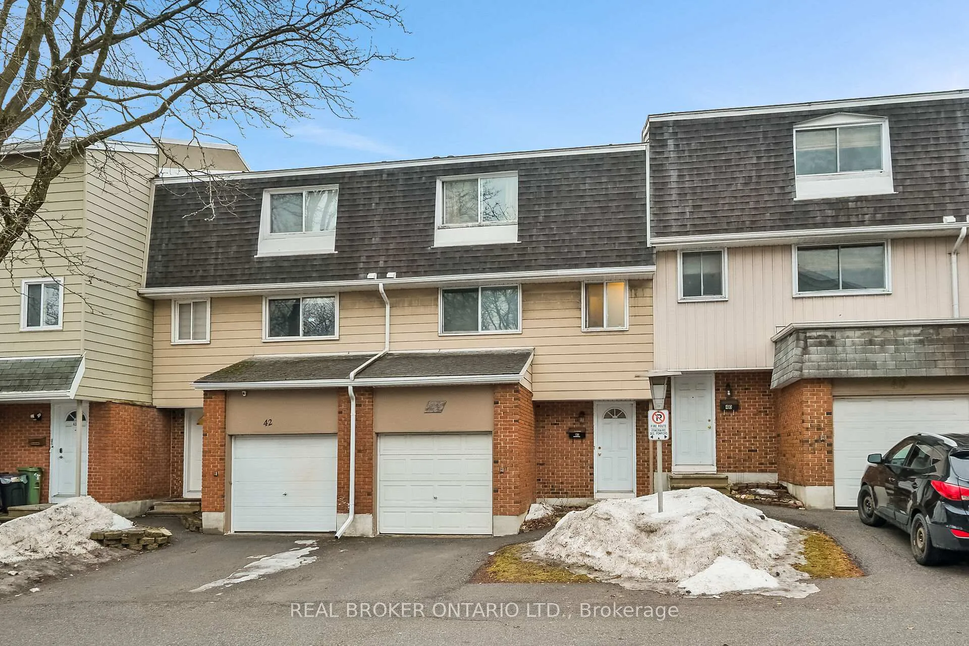 Front of Unit 41, 2669 Southvale Crescent