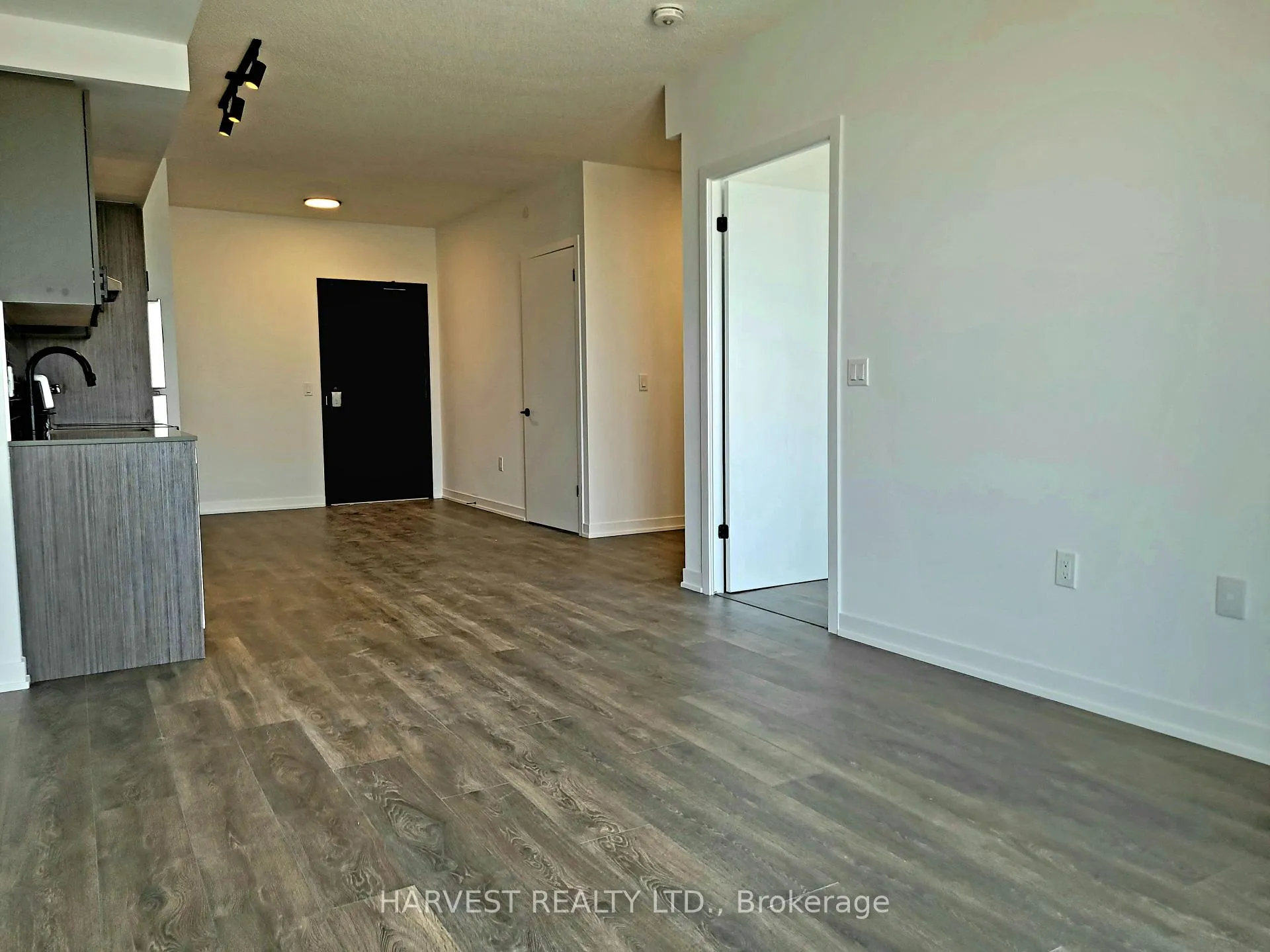 Photo 10 of Unit C1006, 4878 Powers Common, Burlington, Alton — HOMEH