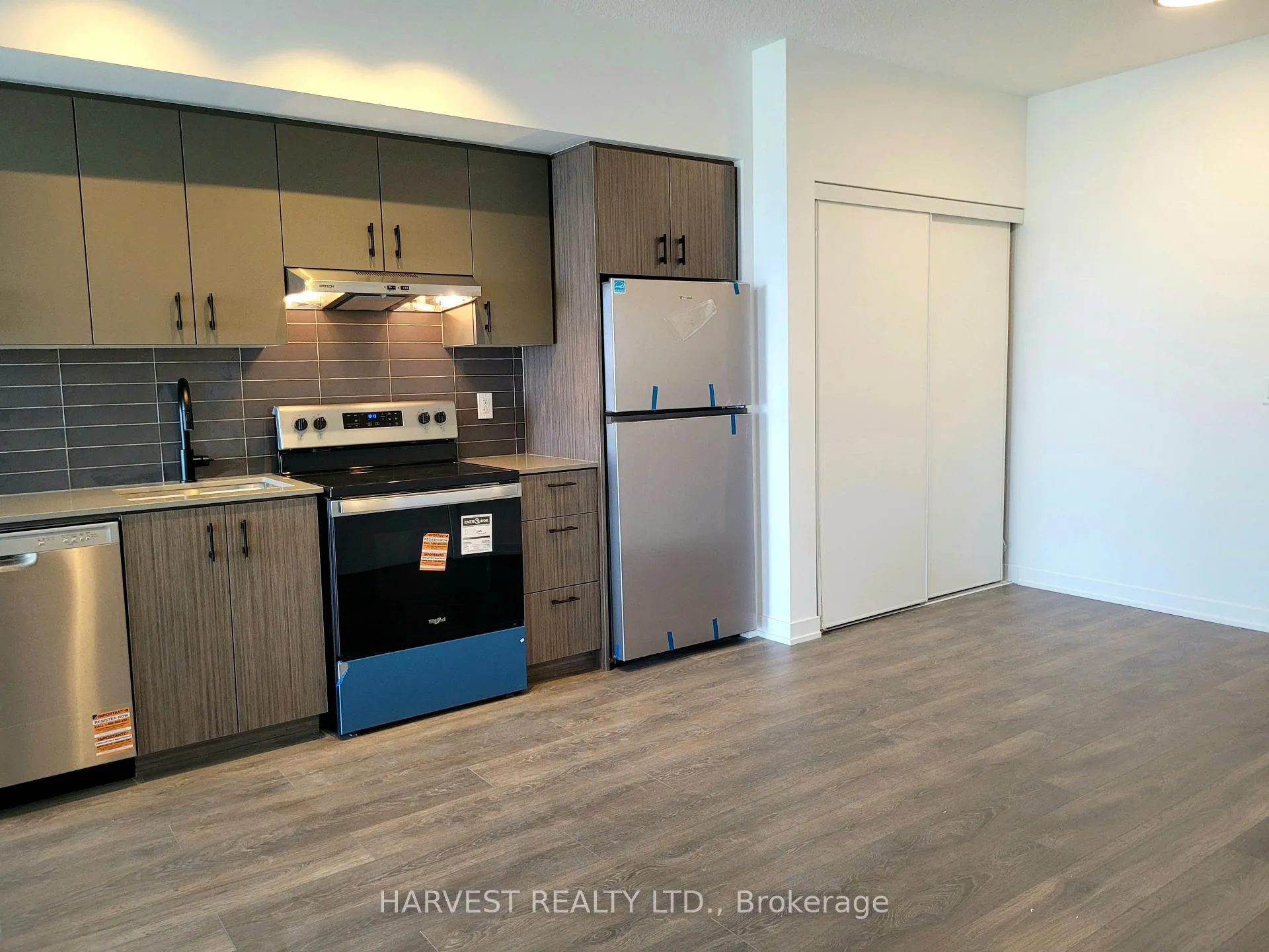 Photo 11 of Unit C1006, 4878 Powers Common, Burlington, Alton — HOMEH