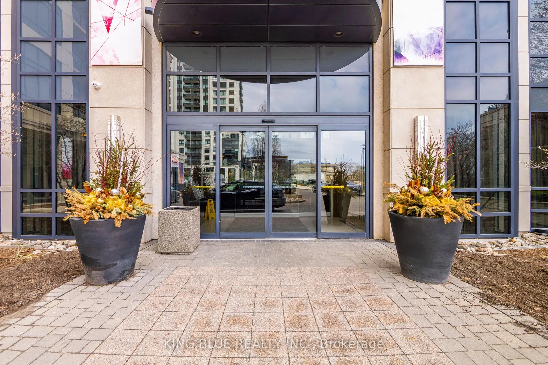 Photo 3 of Unit 310, 6 Eva Road, Etobicoke, Etobicoke West Mall — HOMEH
