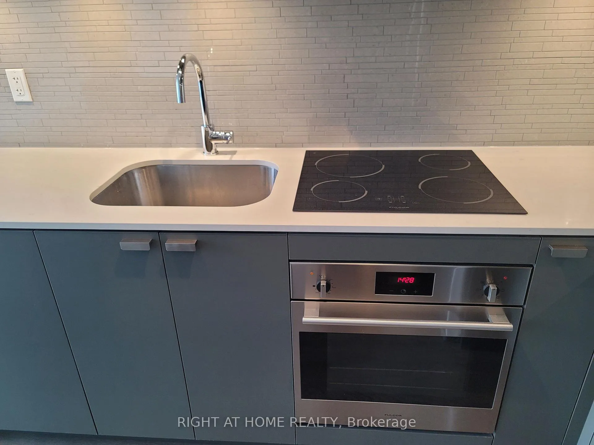 Photo 5 of Unit 1508, 56 Forest Manor Road, North York, Henry Farm — HOMEH