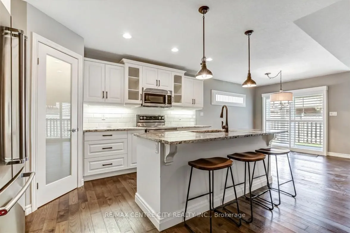 Photo 8 of Unit 5, 120 Southgate Parkway, St. Thomas — HOMEH