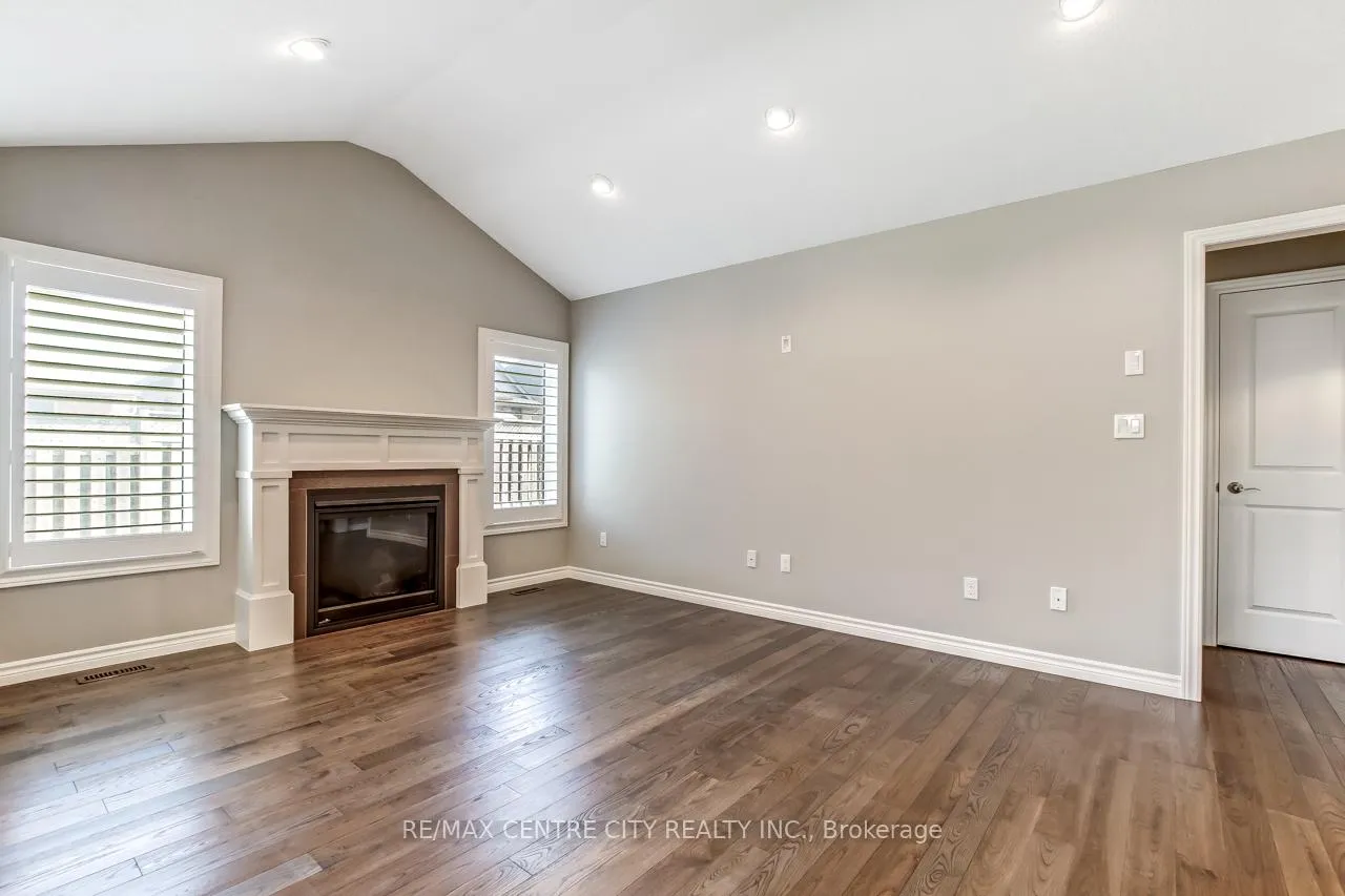 Photo 14 of Unit 5, 120 Southgate Parkway, St. Thomas — HOMEH