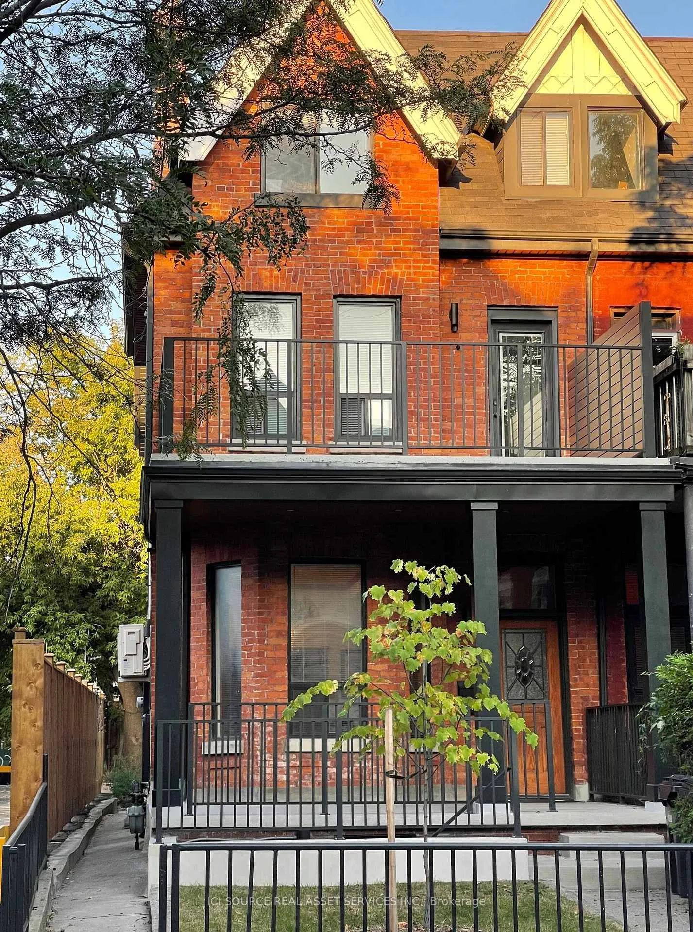 Front of Unit Lower, 287 Palmerston Avenue