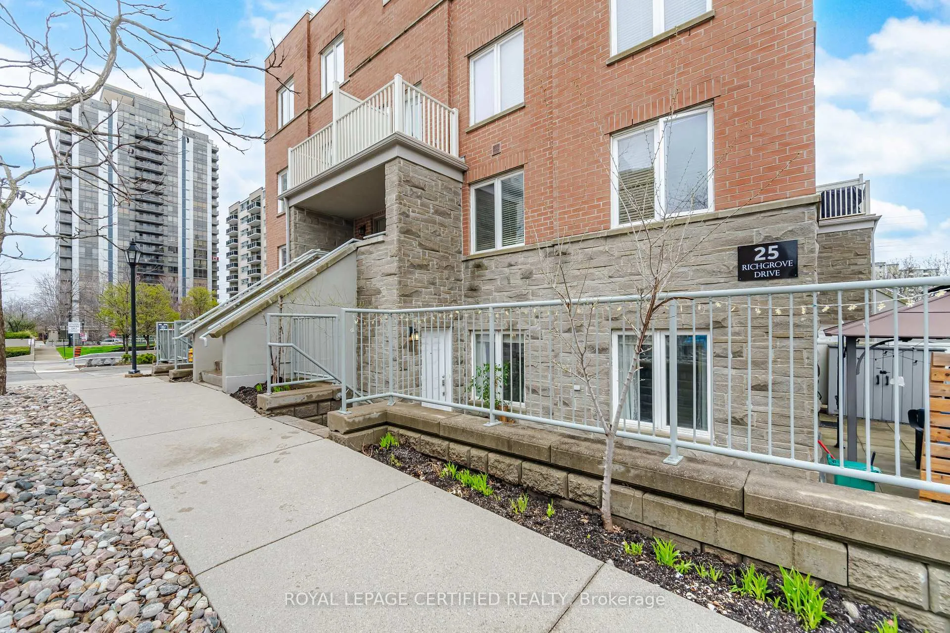 Photo 3 of Unit 101, 25 Richgrove Drive, Etobicoke, Willowridge-Martingrove-Richview — HOMEH