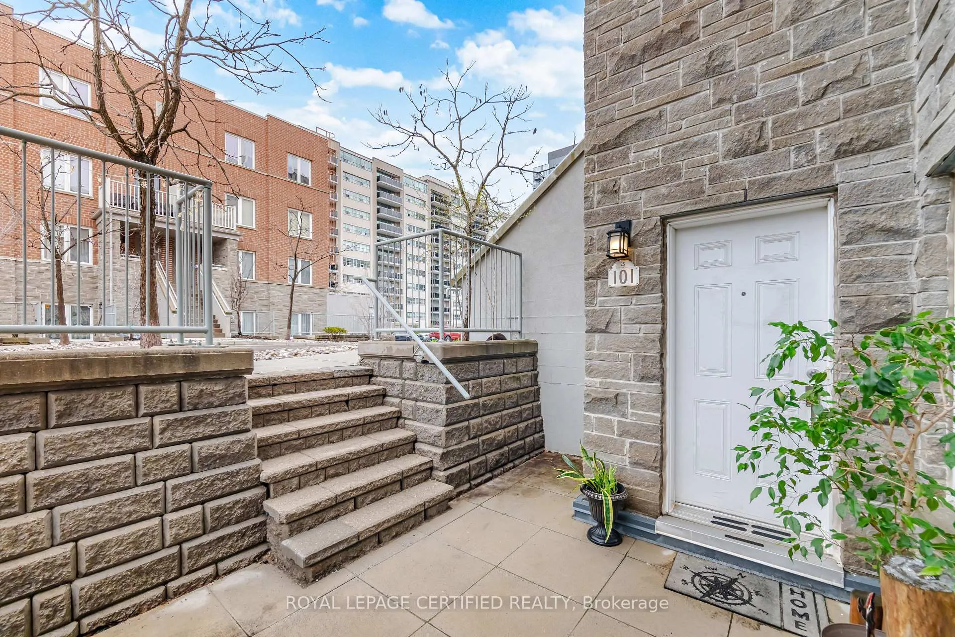 Photo 4 of Unit 101, 25 Richgrove Drive, Etobicoke, Willowridge-Martingrove-Richview — HOMEH