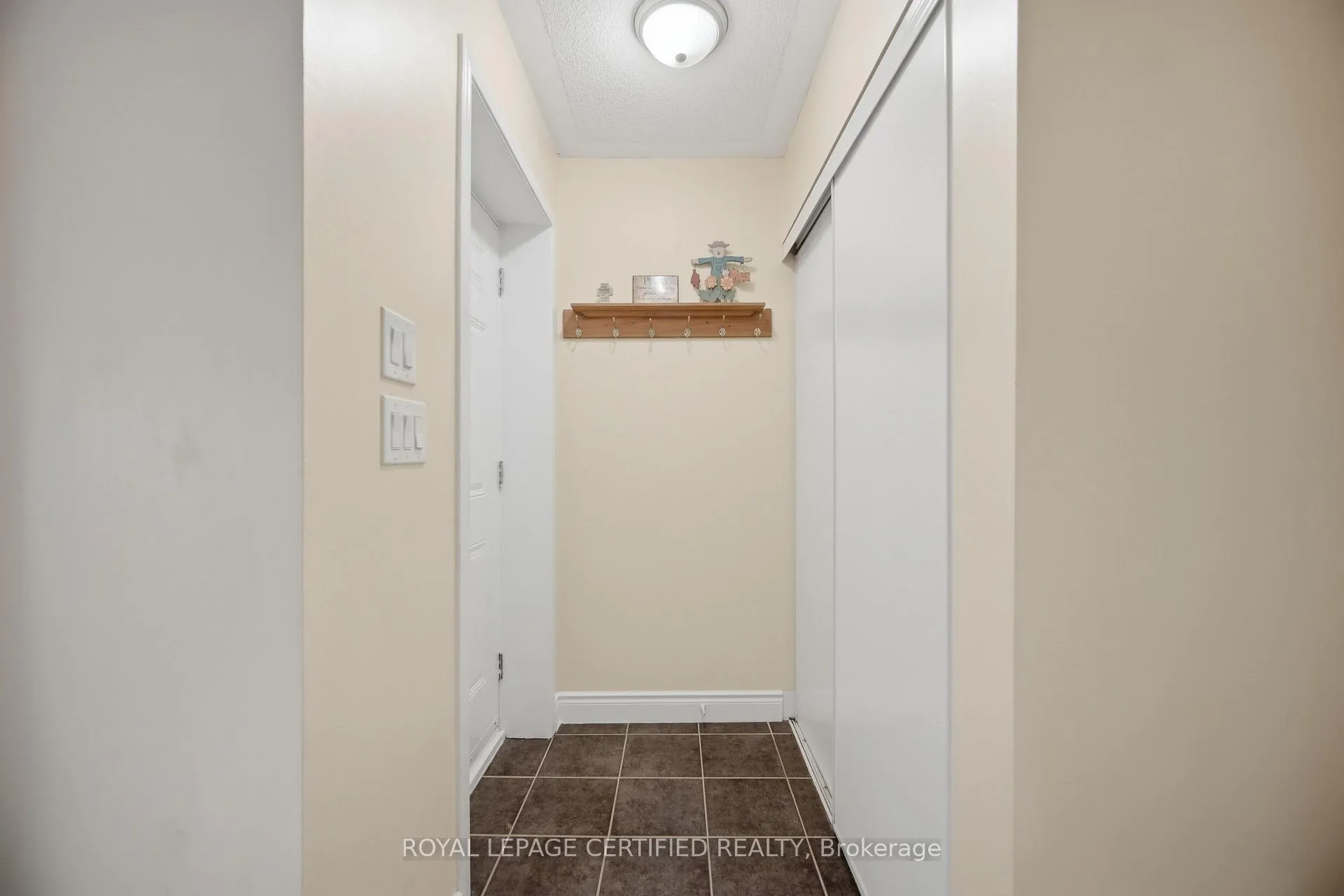 Photo 5 of Unit 101, 25 Richgrove Drive, Etobicoke, Willowridge-Martingrove-Richview — HOMEH