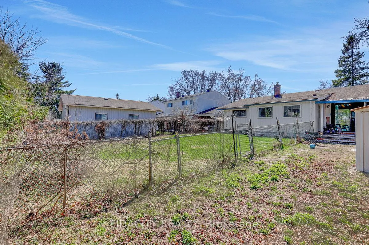 Photo 11 of 2336 Ogilvie Road, Ottawa, Beacon Hill North — HOMEH