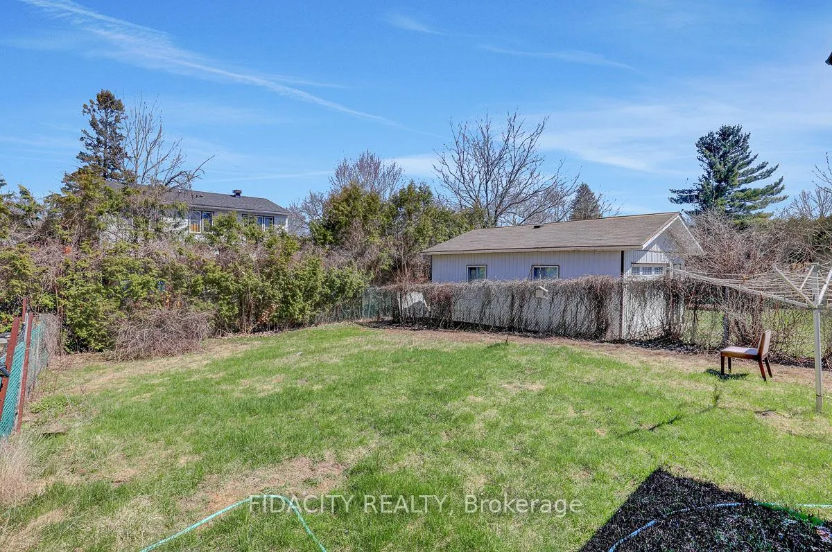 Photo 12 of 2336 Ogilvie Road, Ottawa, Beacon Hill North — HOMEH