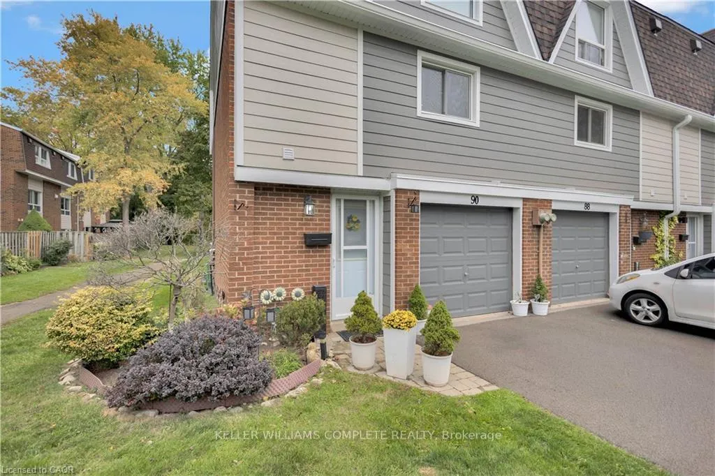 Photo 4 of 90 Ann Street, Hamilton, Dundas — HOMEH