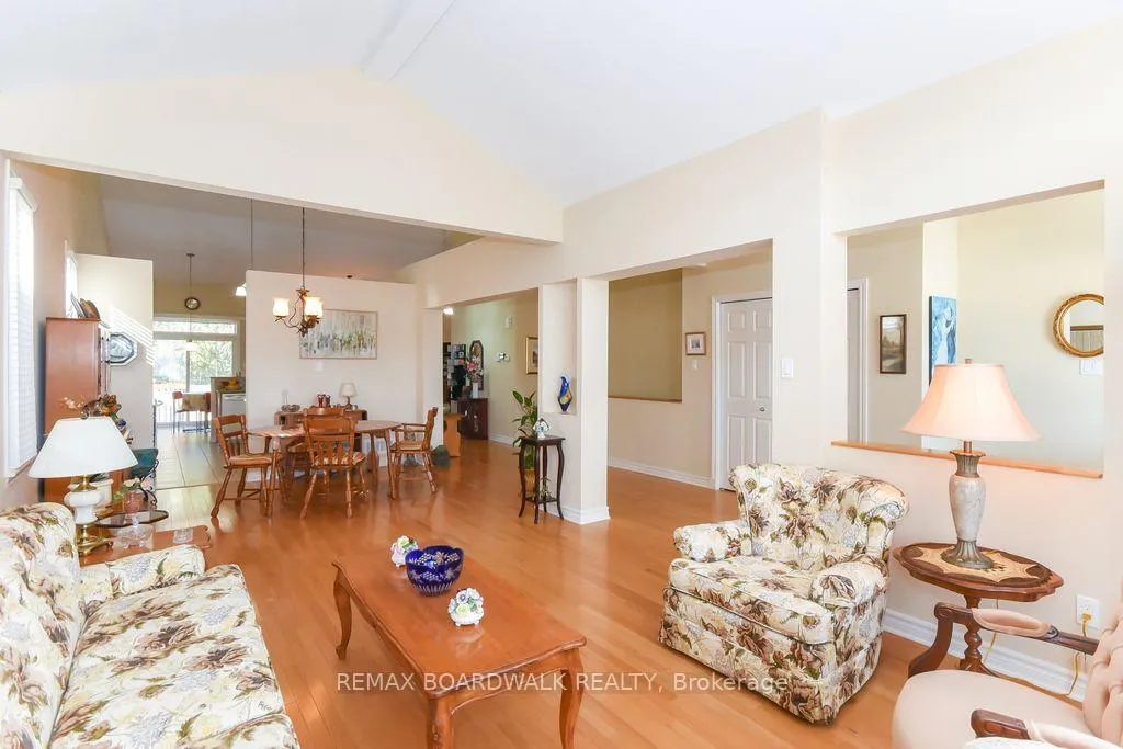 Photo 10 of 1861 Mickelberry Crescent, Ottawa, Notting Hill/Summerside — HOMEH