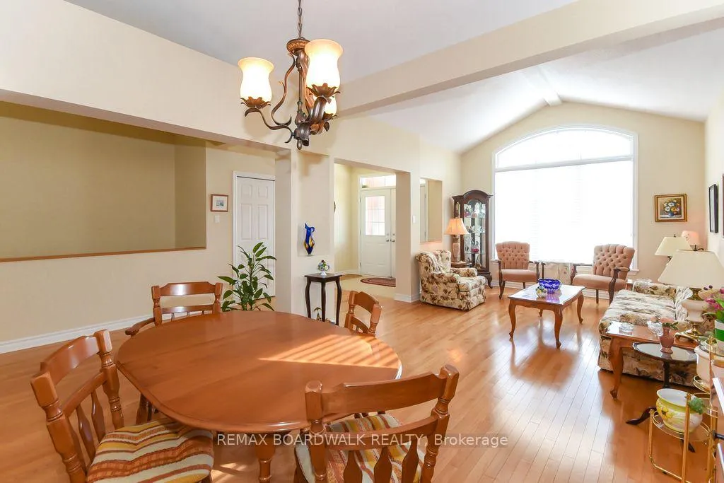 Photo 11 of 1861 Mickelberry Crescent, Ottawa, Notting Hill/Summerside — HOMEH