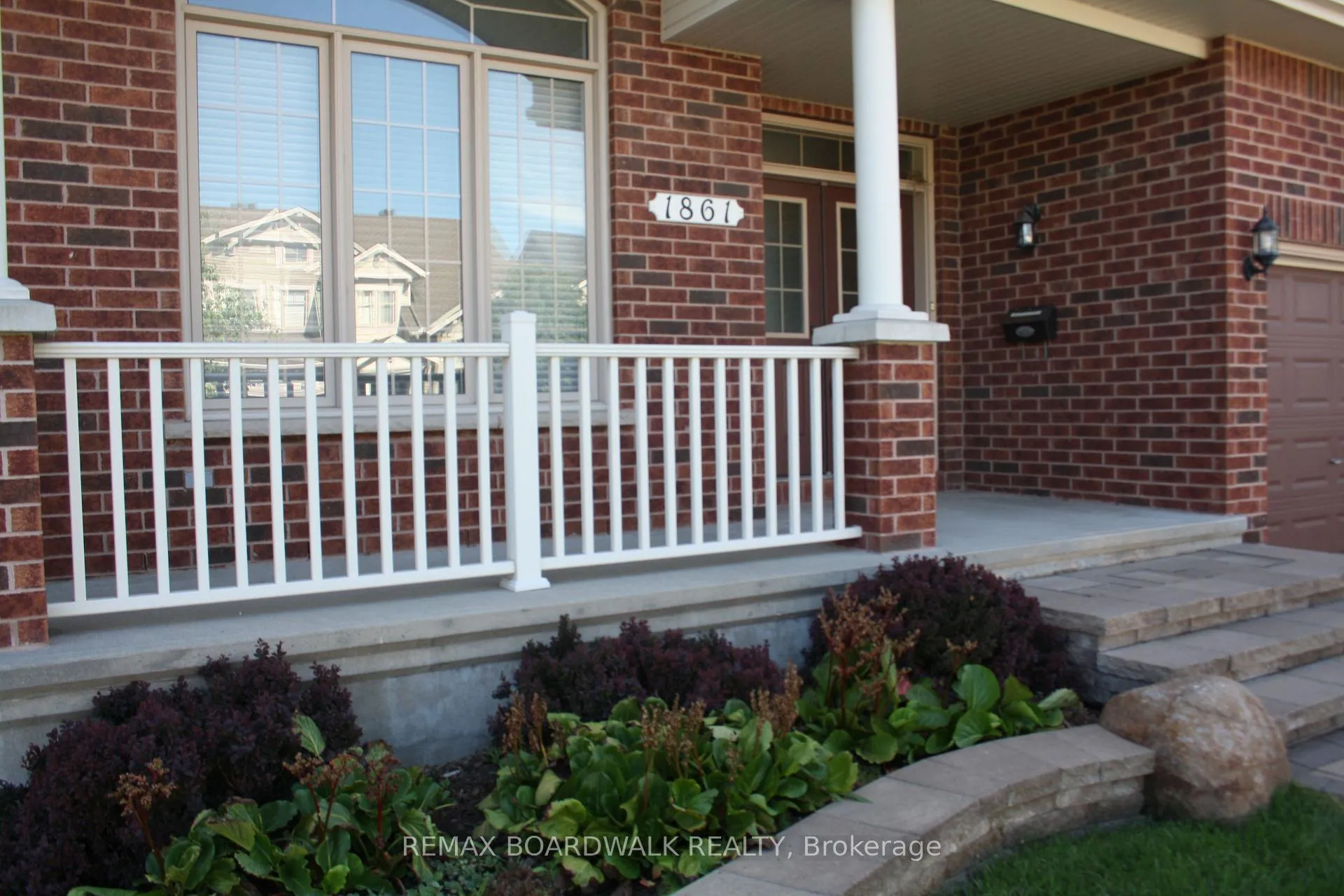 Photo 2 of 1861 Mickelberry Crescent, Ottawa, Notting Hill/Summerside — HOMEH