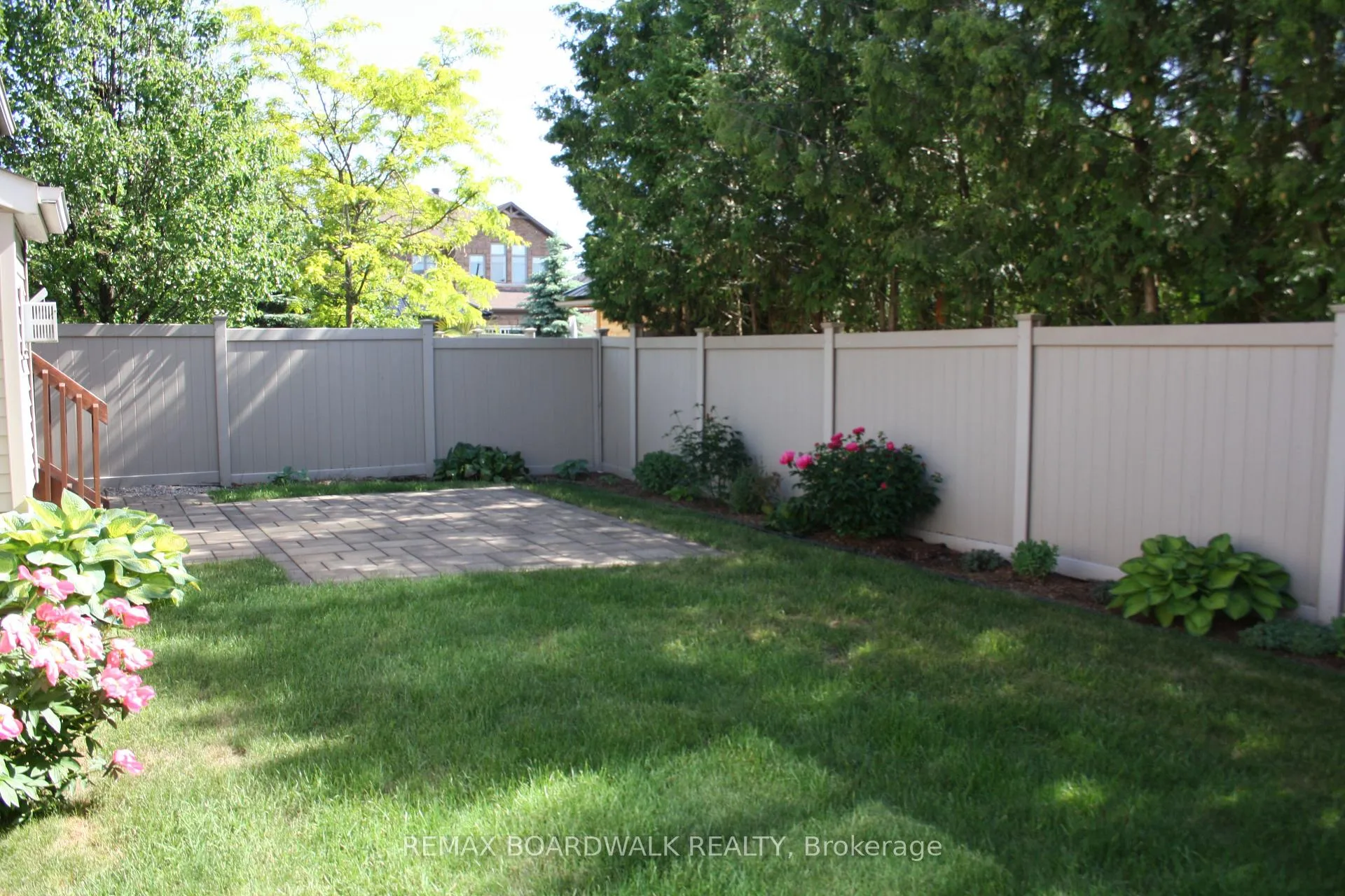 Photo 3 of 1861 Mickelberry Crescent, Ottawa, Notting Hill/Summerside — HOMEH