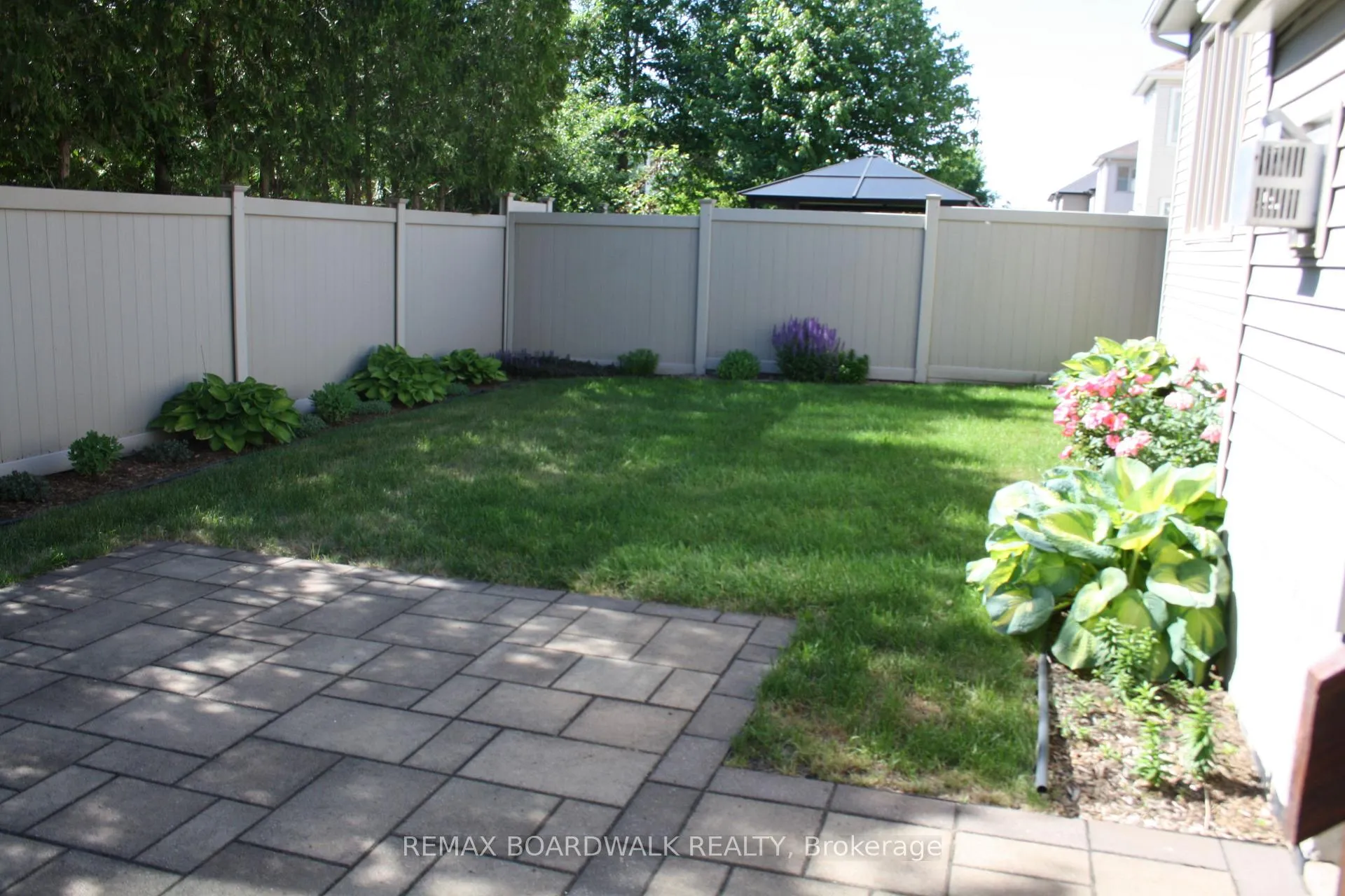 Photo 4 of 1861 Mickelberry Crescent, Ottawa, Notting Hill/Summerside — HOMEH