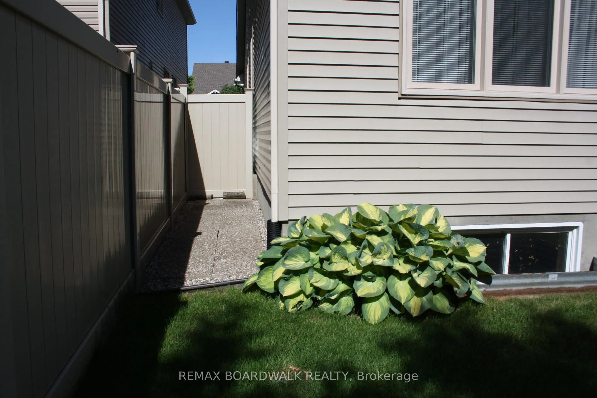 Photo 35 of 1861 Mickelberry Crescent, Ottawa, Notting Hill/Summerside — HOMEH