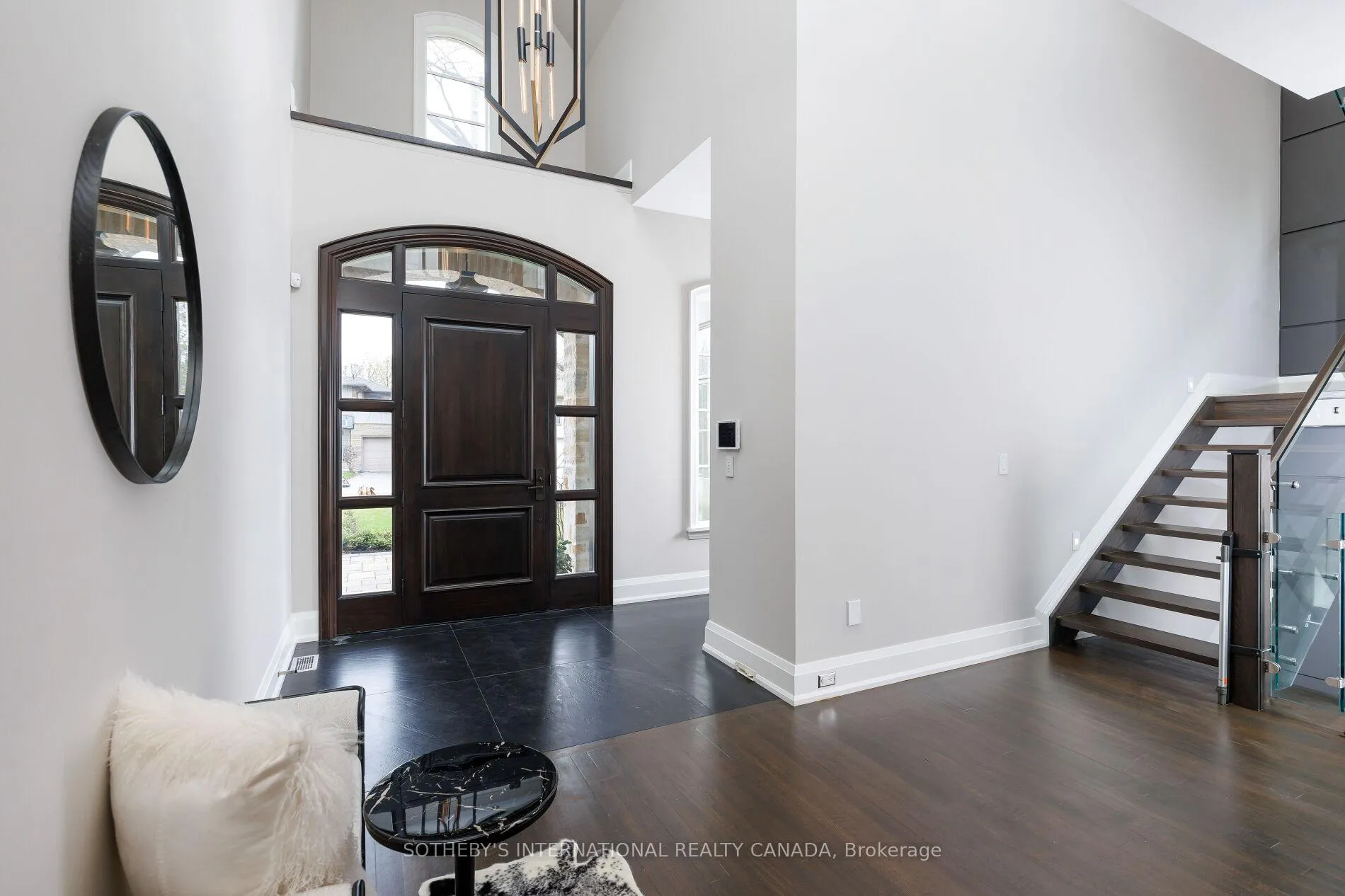 Photo 2 of 122 Wimbleton Road, Etobicoke, Edenbridge-Humber Valley — HOMEH