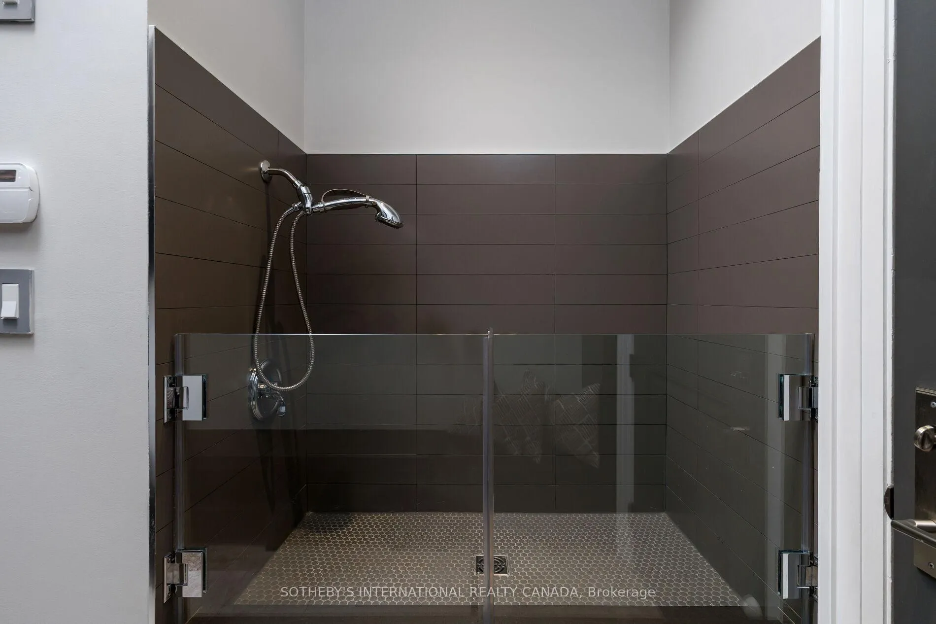Photo 17 of 122 Wimbleton Road, Etobicoke, Edenbridge-Humber Valley — HOMEH