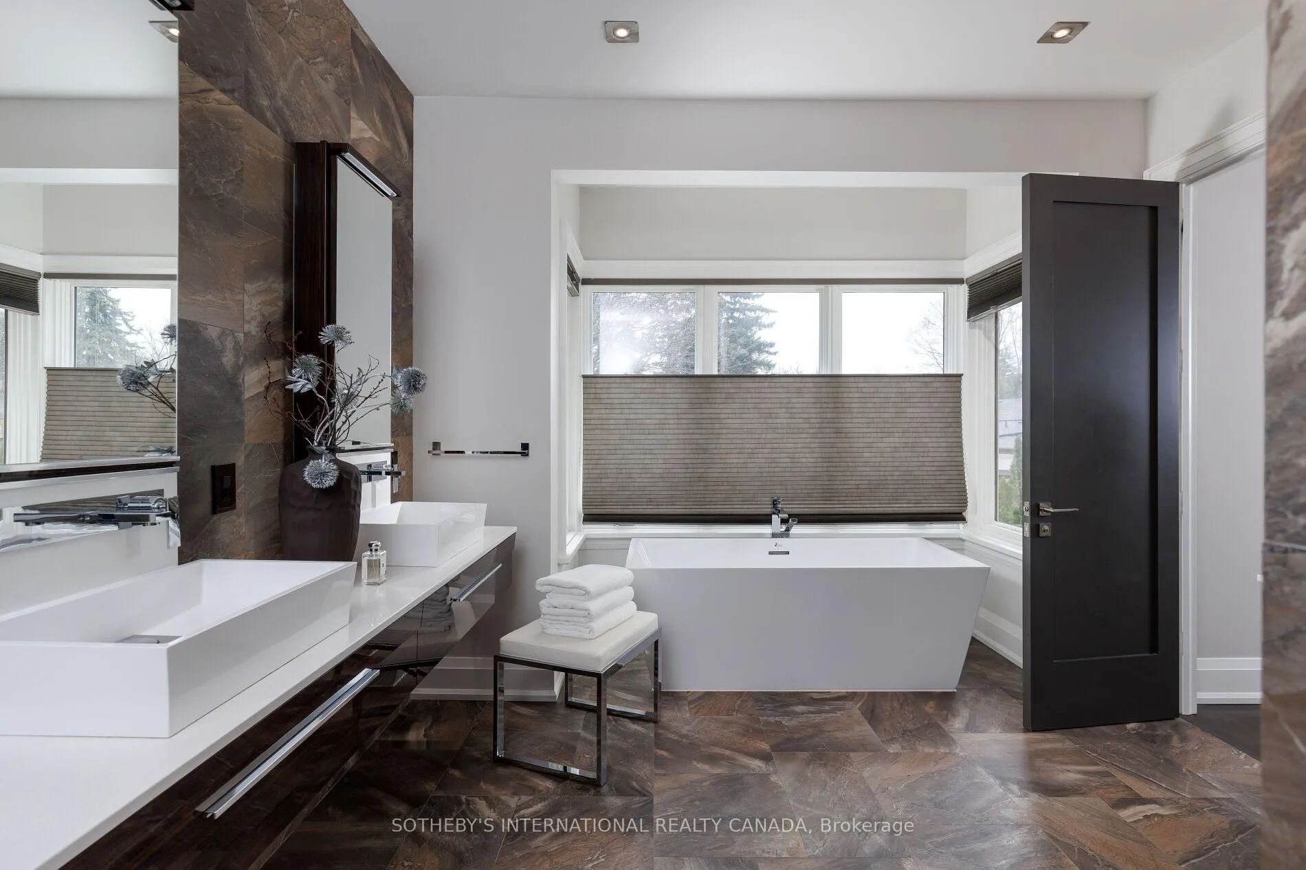 Photo 20 of 122 Wimbleton Road, Etobicoke, Edenbridge-Humber Valley — HOMEH