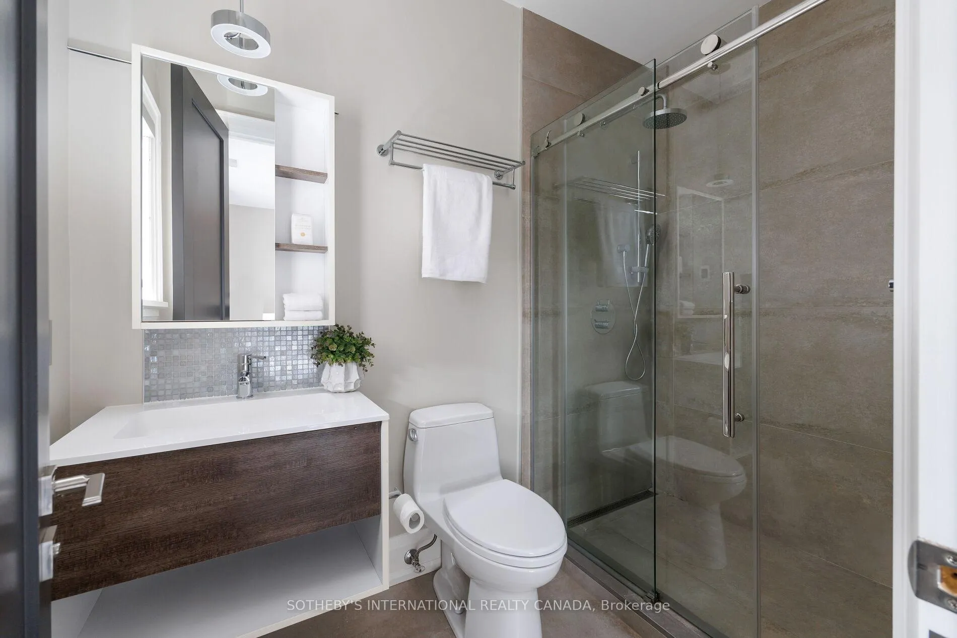 Photo 27 of 122 Wimbleton Road, Etobicoke, Edenbridge-Humber Valley — HOMEH