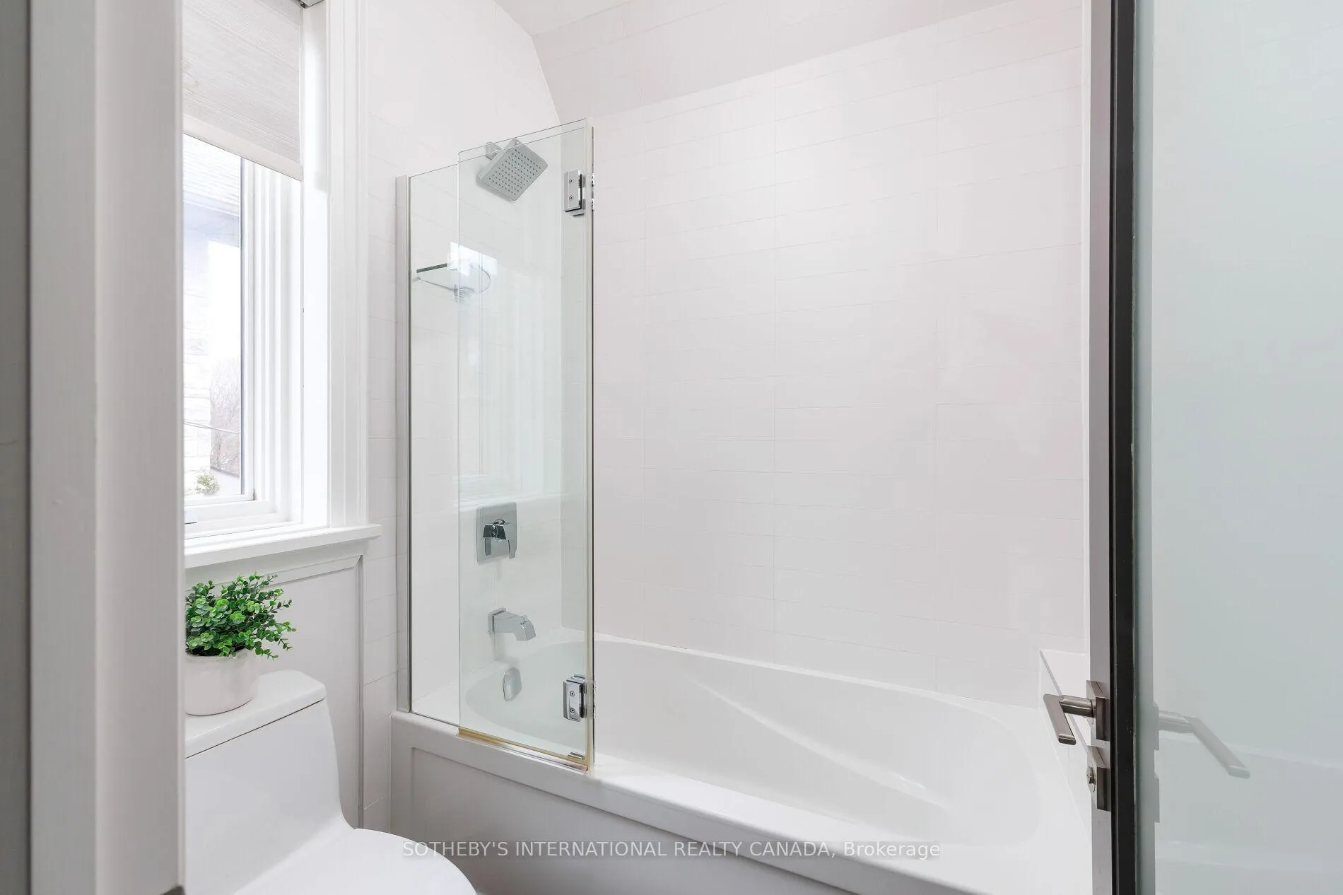Photo 30 of 122 Wimbleton Road, Etobicoke, Edenbridge-Humber Valley — HOMEH