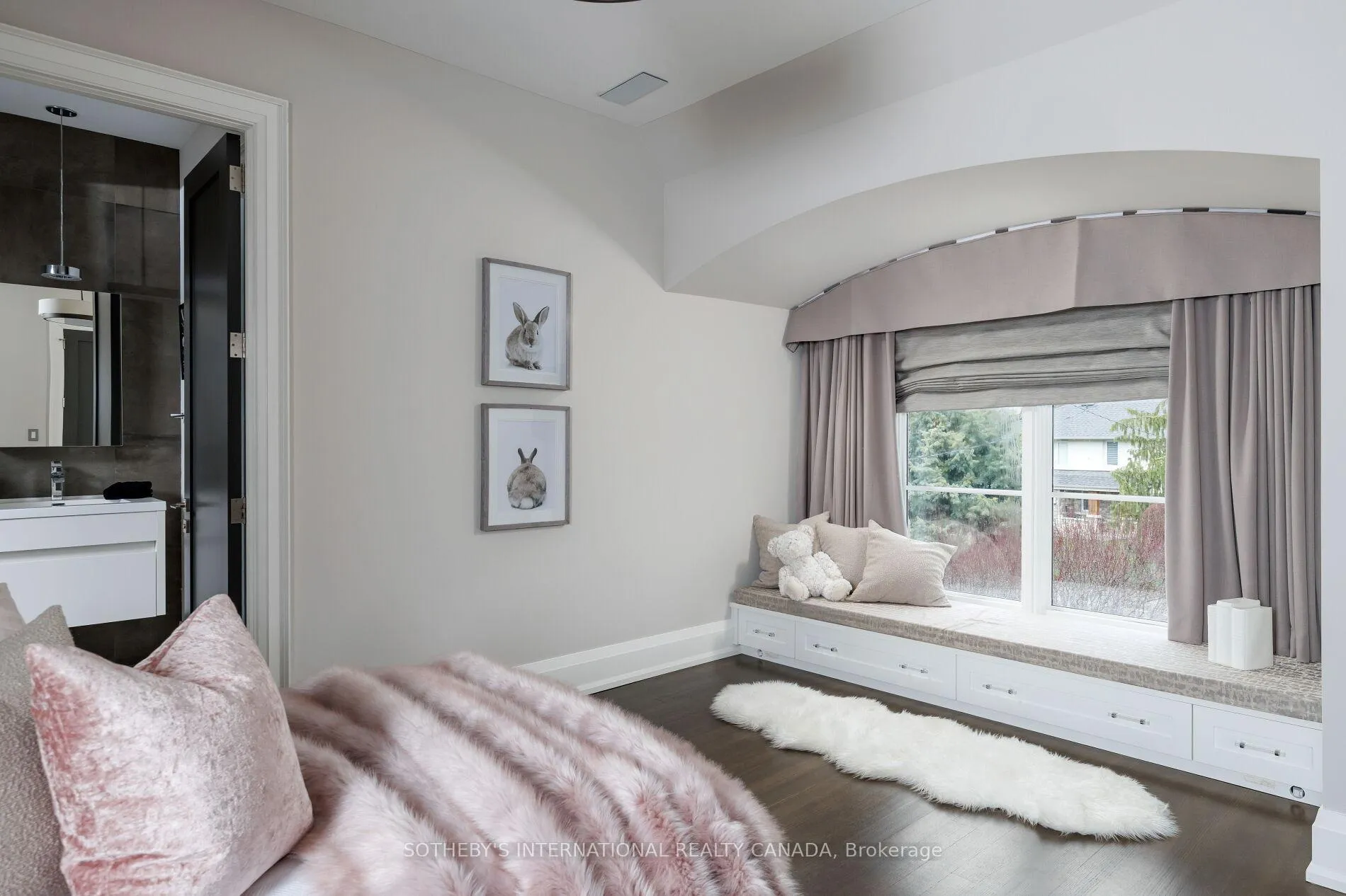 Photo 32 of 122 Wimbleton Road, Etobicoke, Edenbridge-Humber Valley — HOMEH
